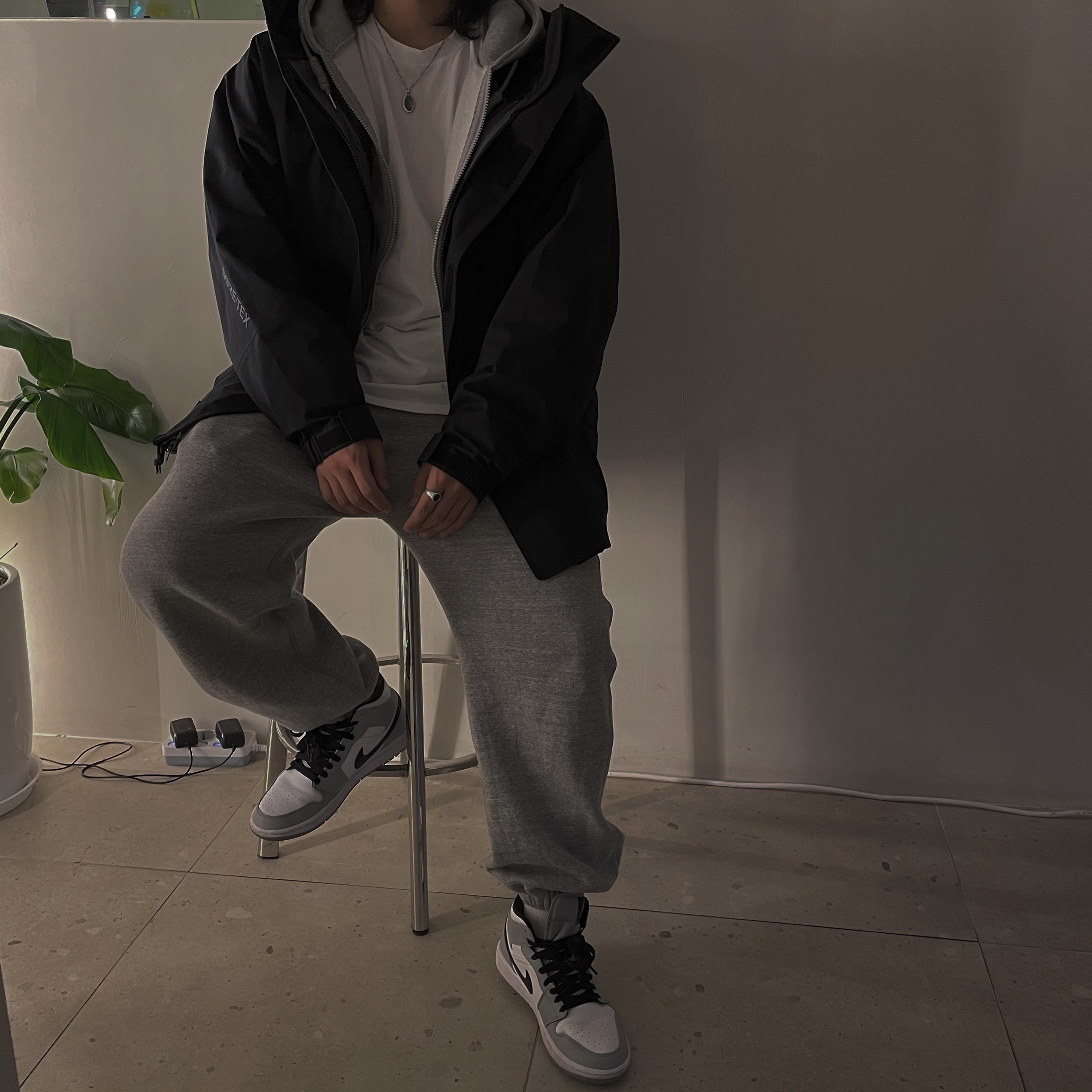 Jordan 1 Mid Light Smoke Grey 착용 스타일