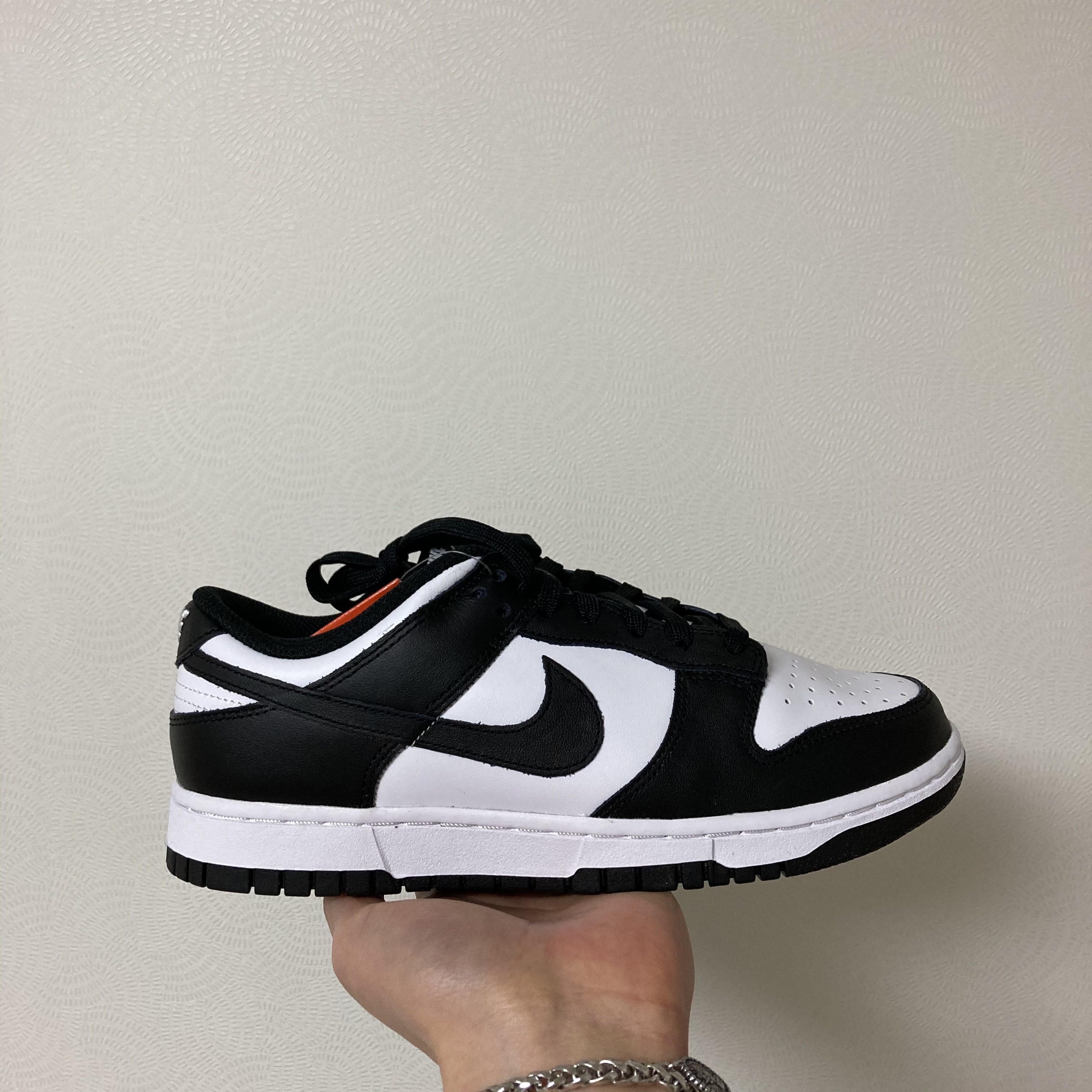 (W) Nike Dunk Low Black 착용 스타일 - 3