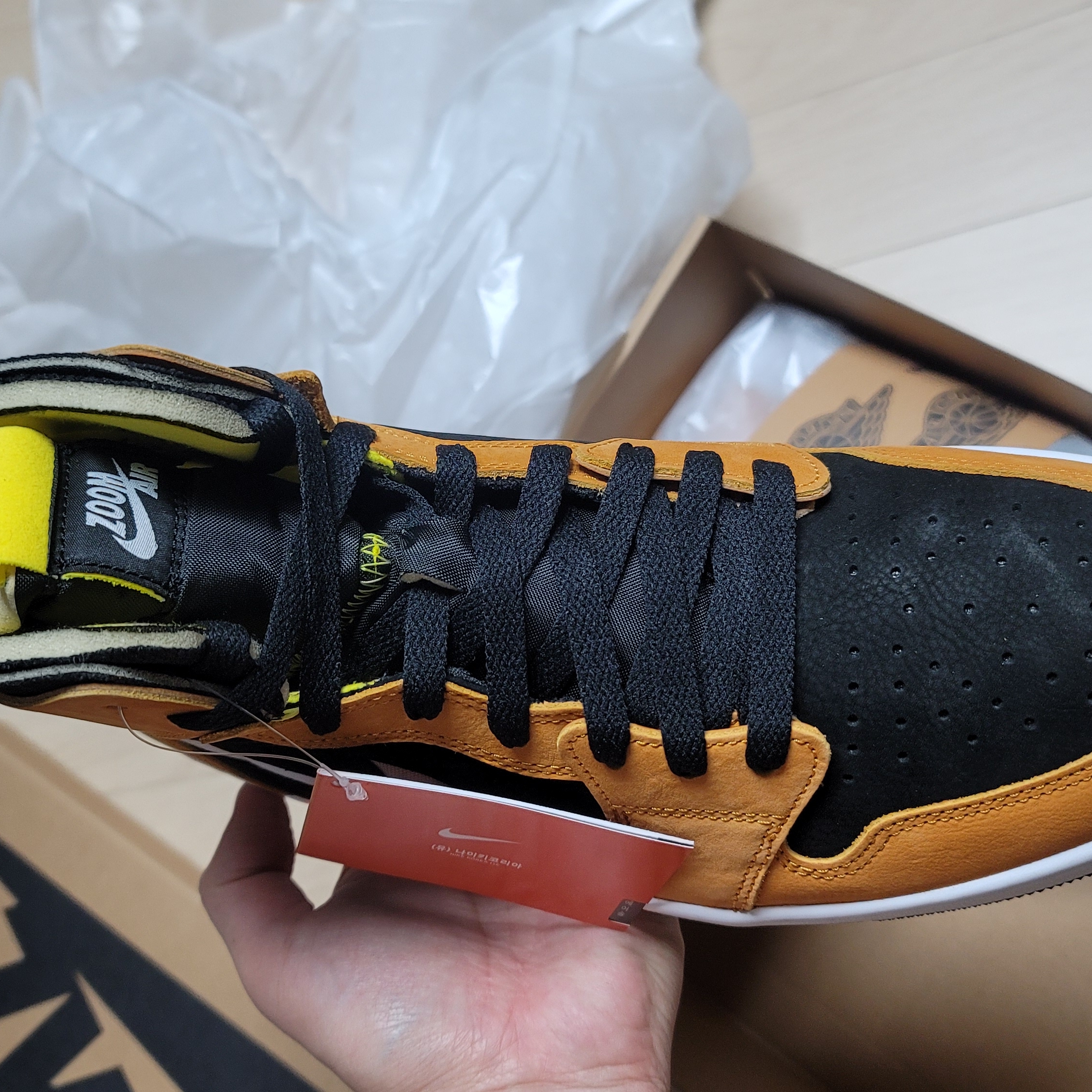 Jordan 1 Zoom Air CMFT Monarch Orange 착용 스타일 - 2