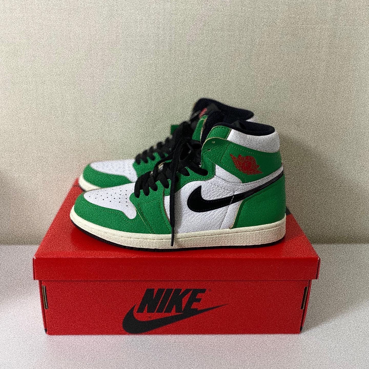 (W) Jordan 1 Retro High OG Lucky Green 착용 스타일 - 1
