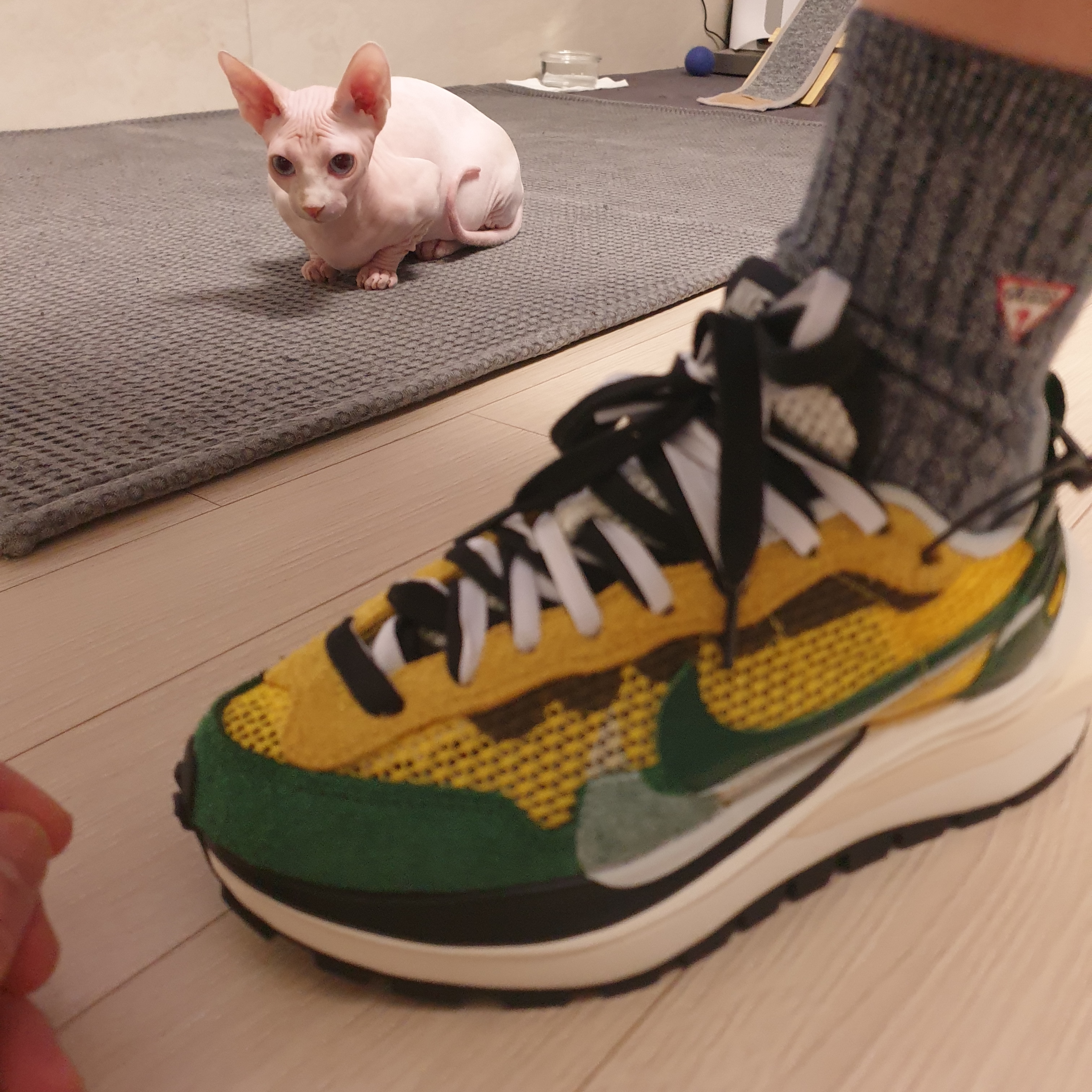 Nike x Sacai VaporWaffle Tour Yellow & Gorge Green Sail 착용 스타일