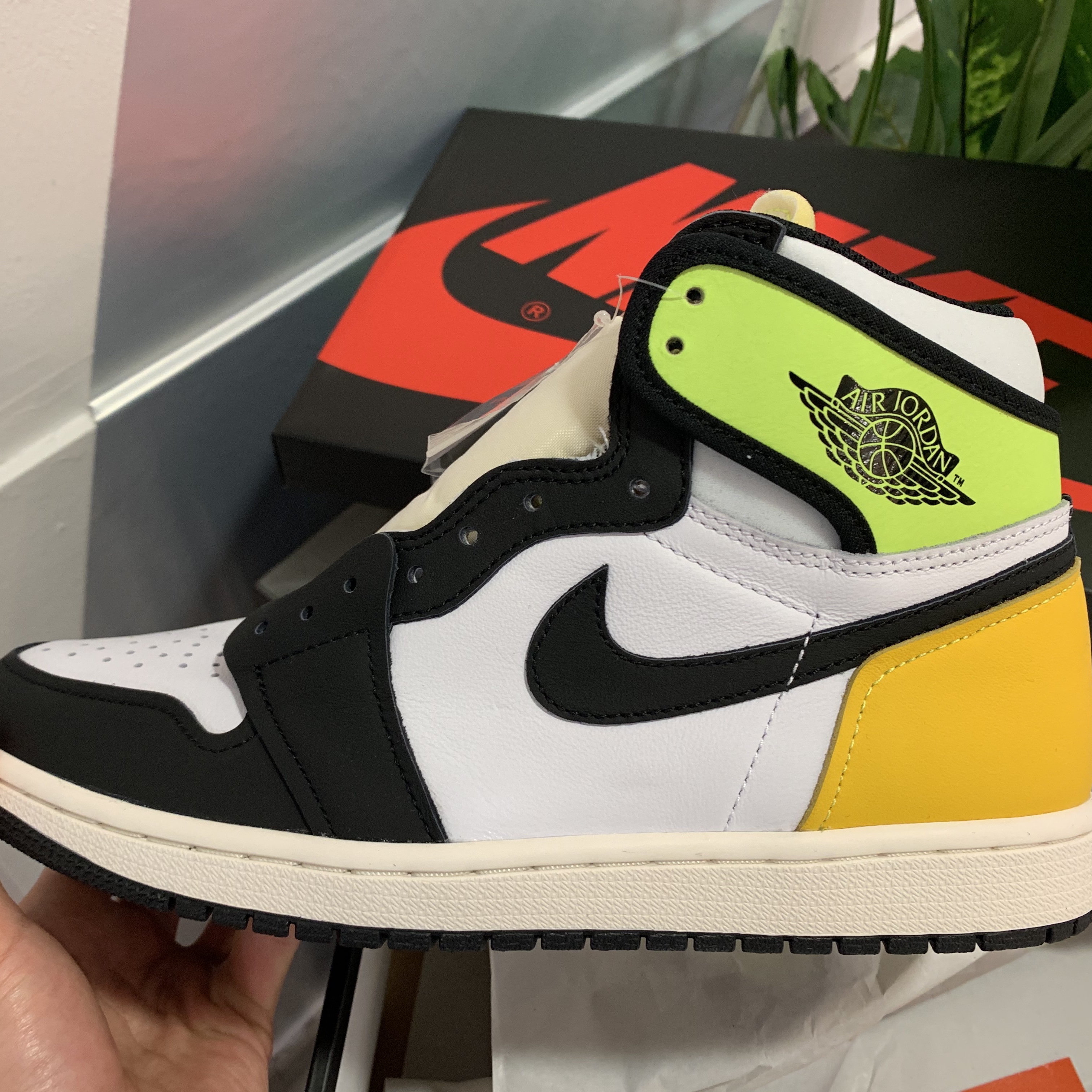 Jordan 1 Retro High OG Volt Gold 착용 스타일