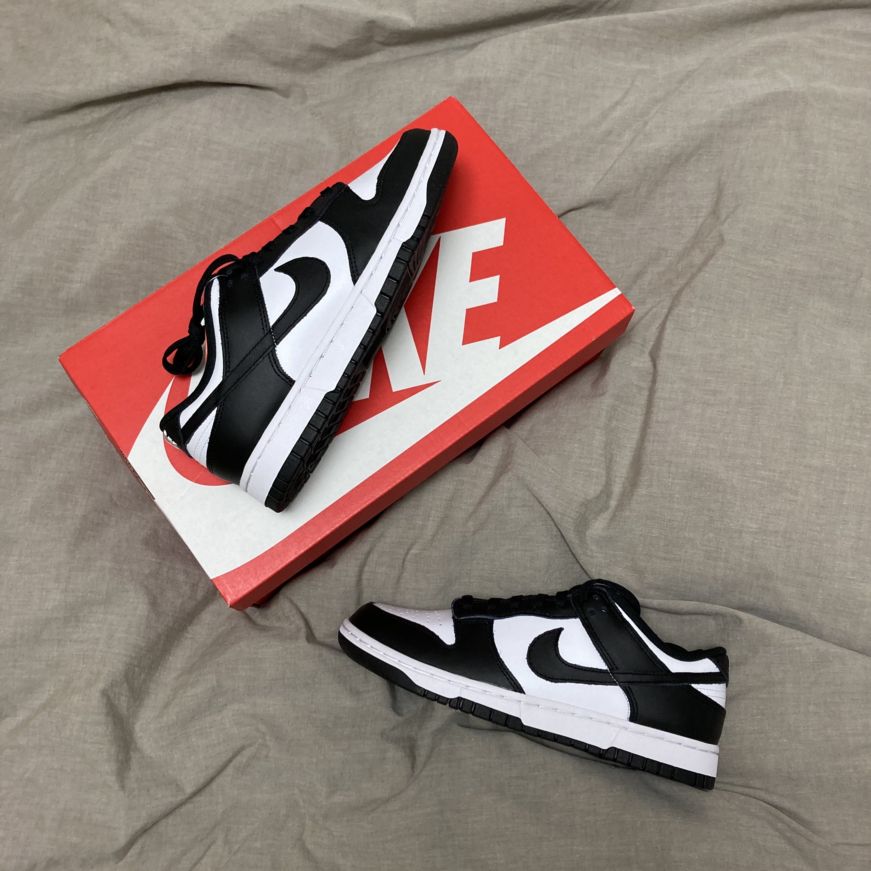 (W) Nike Dunk Low Black 착용 스타일 - 1