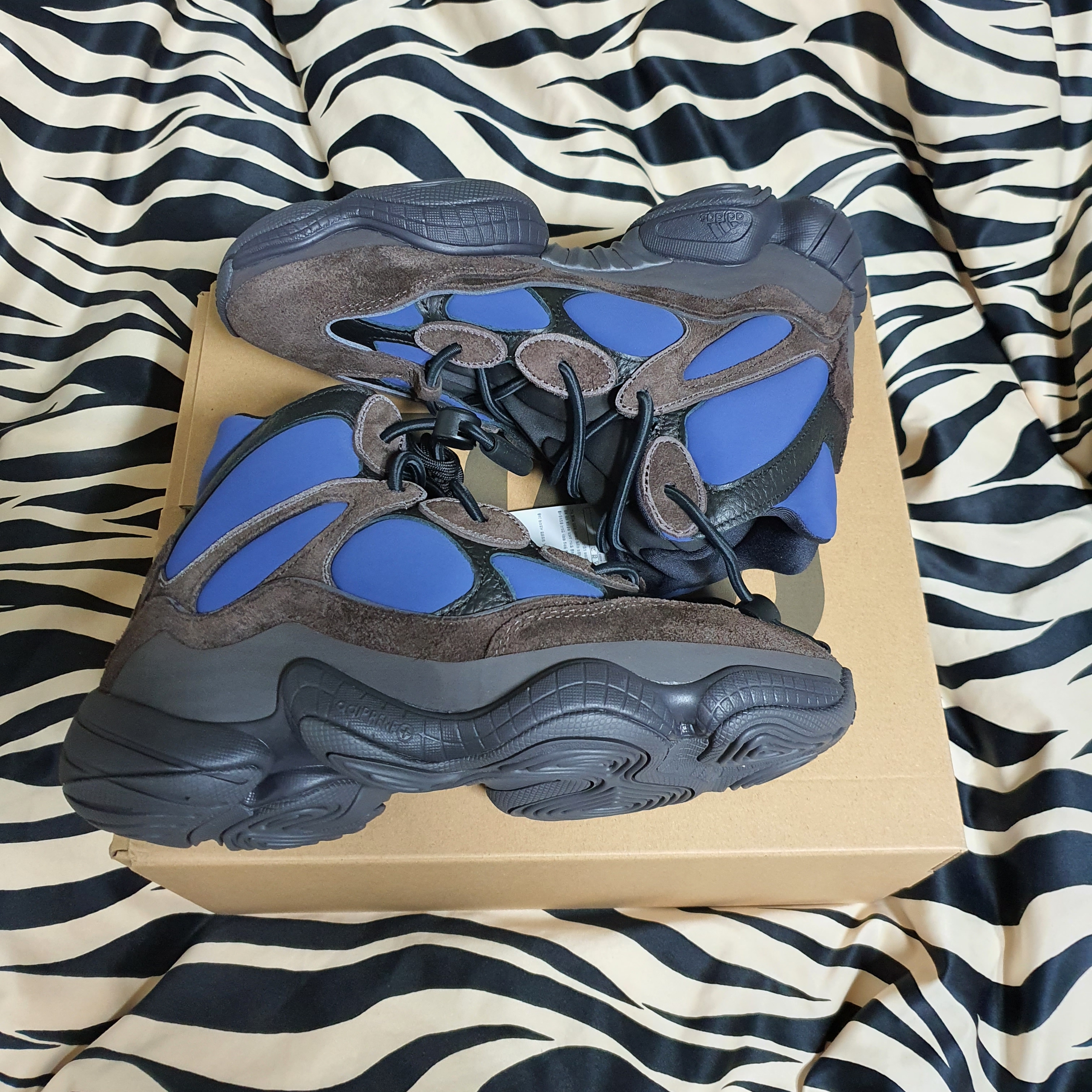 Adidas Yeezy 500 High Tyrian 착용 스타일