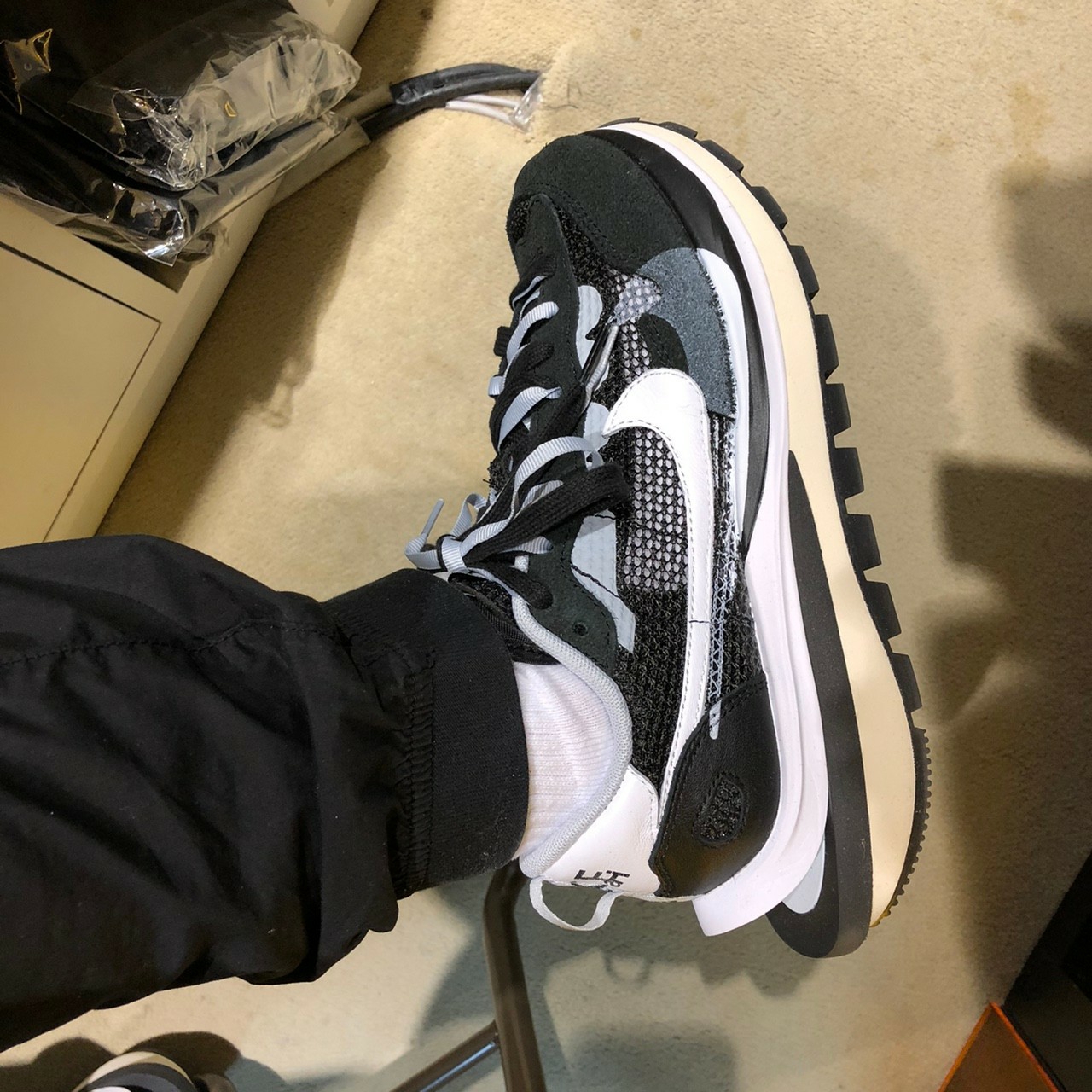 Nike x Sacai VaporWaffle Black White 착용 스타일