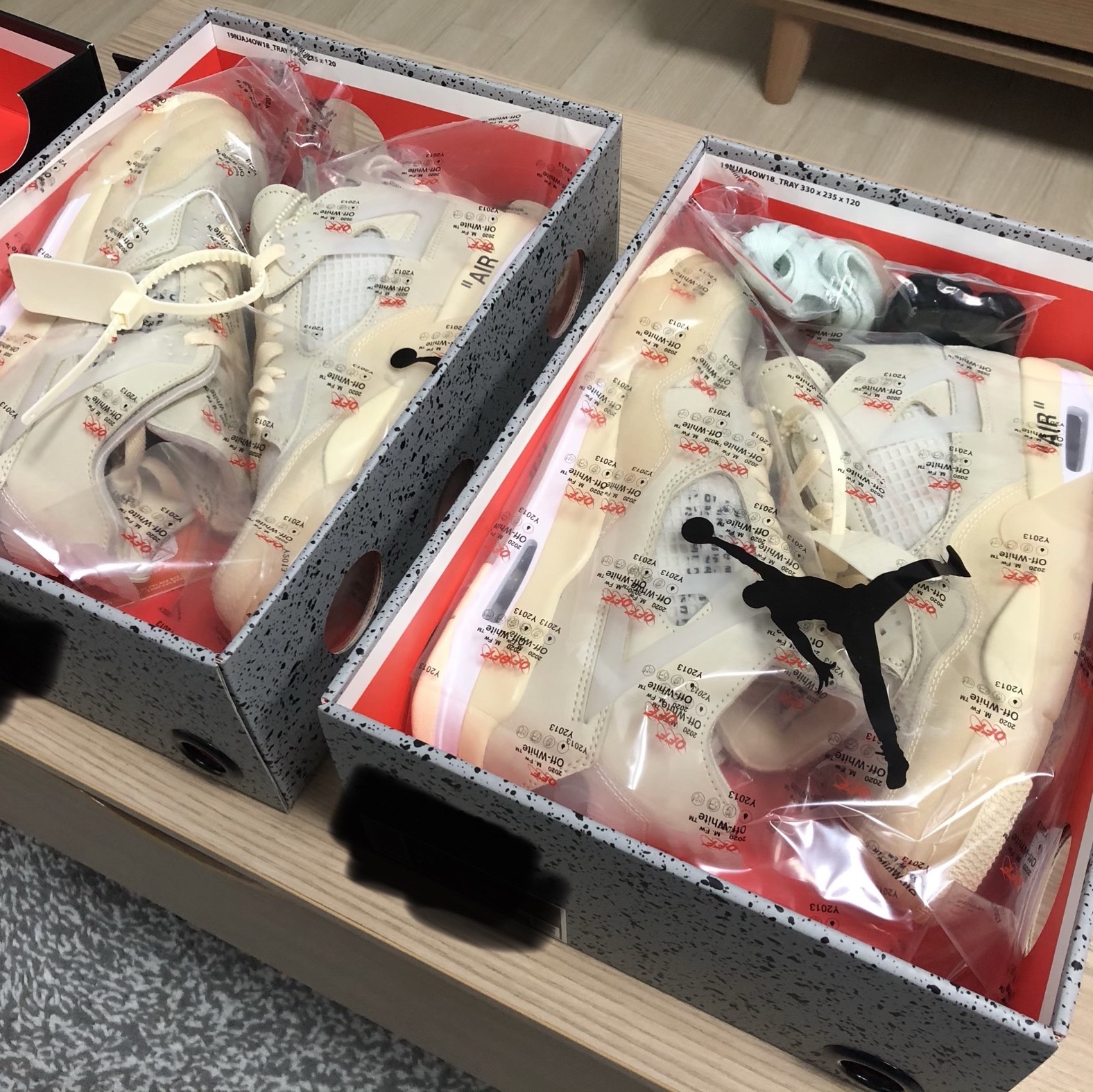 (W) Jordan 4 x Off-White Retro SP Sail 착용 스타일 - 2