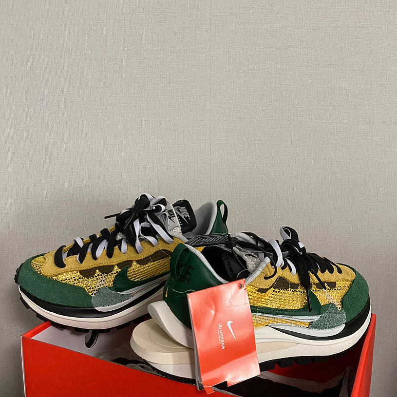 Nike x Sacai VaporWaffle Tour Yellow & Gorge Green Sail 착용 스타일