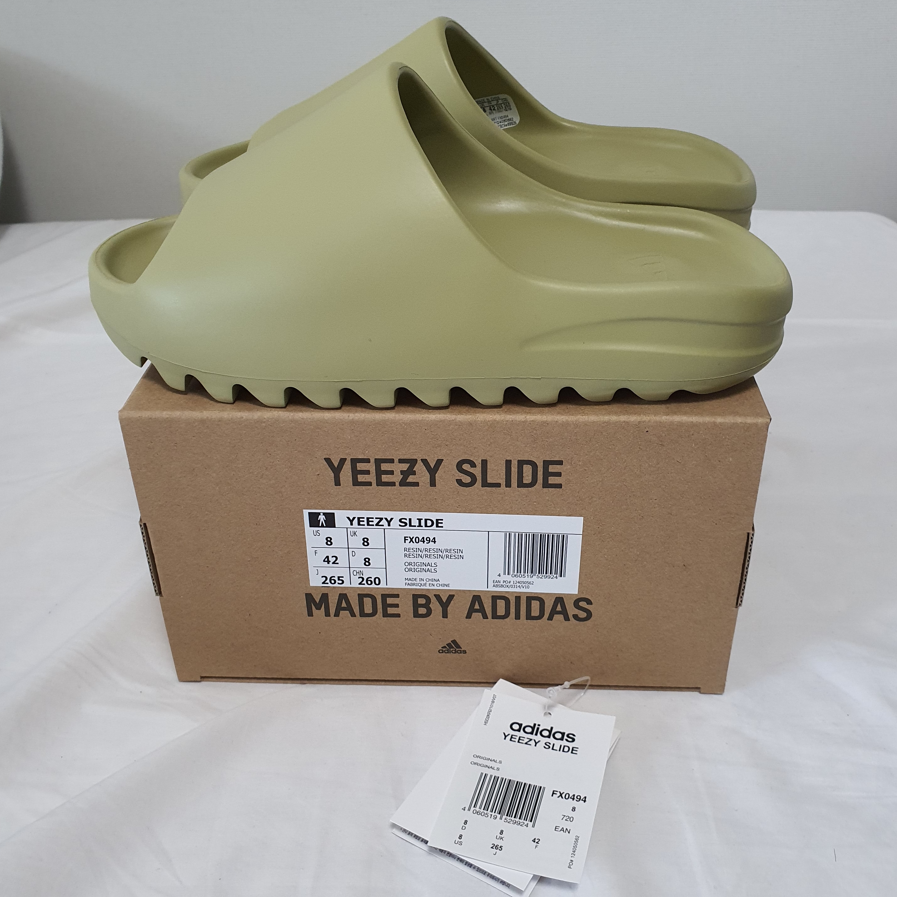 Adidas Yeezy Slide Resin 착용 스타일