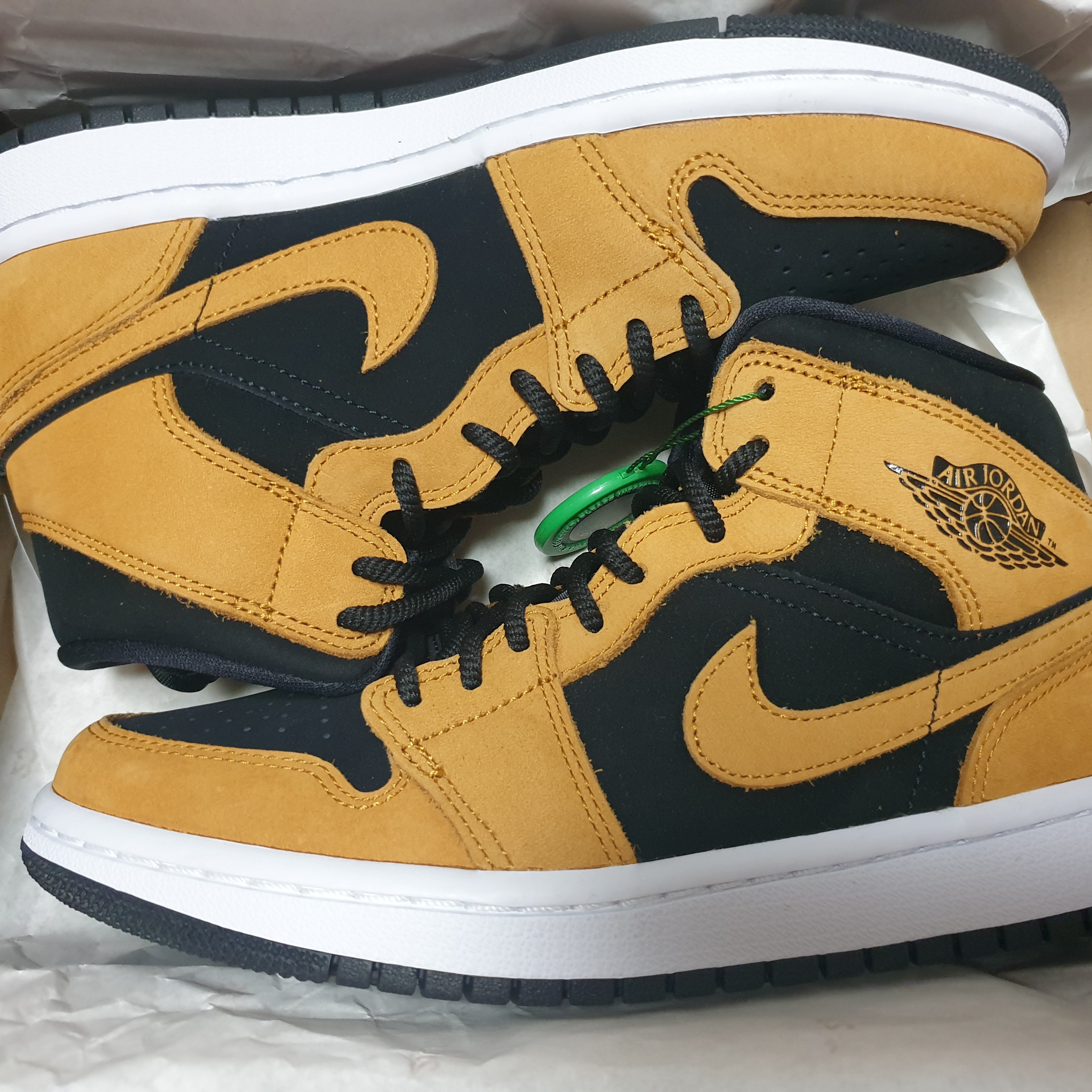 (W) Jordan 1 Mid SE Desert Ochre 착용 스타일 - 4