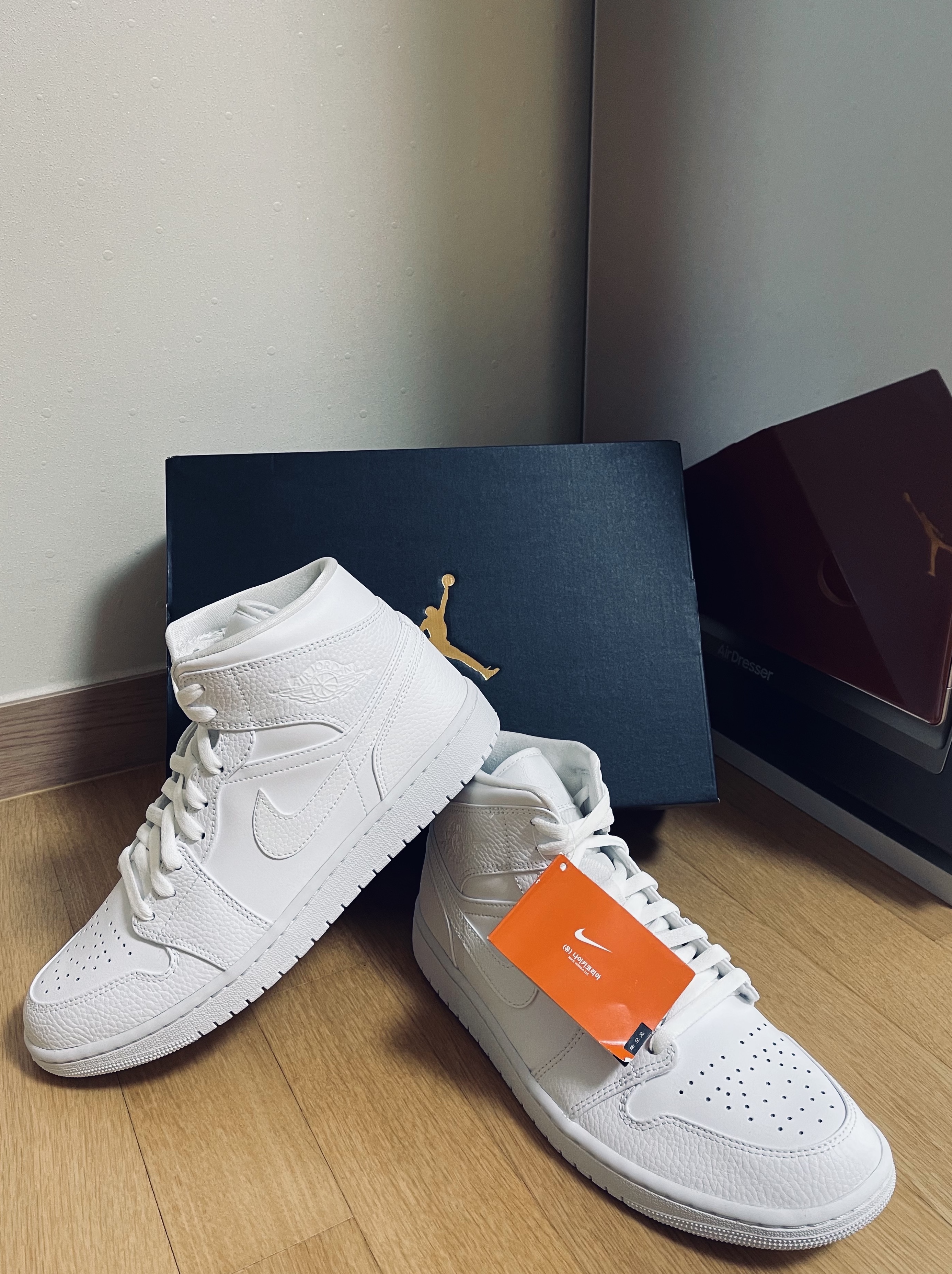 Jordan 1 Mid Triple White 착용 스타일