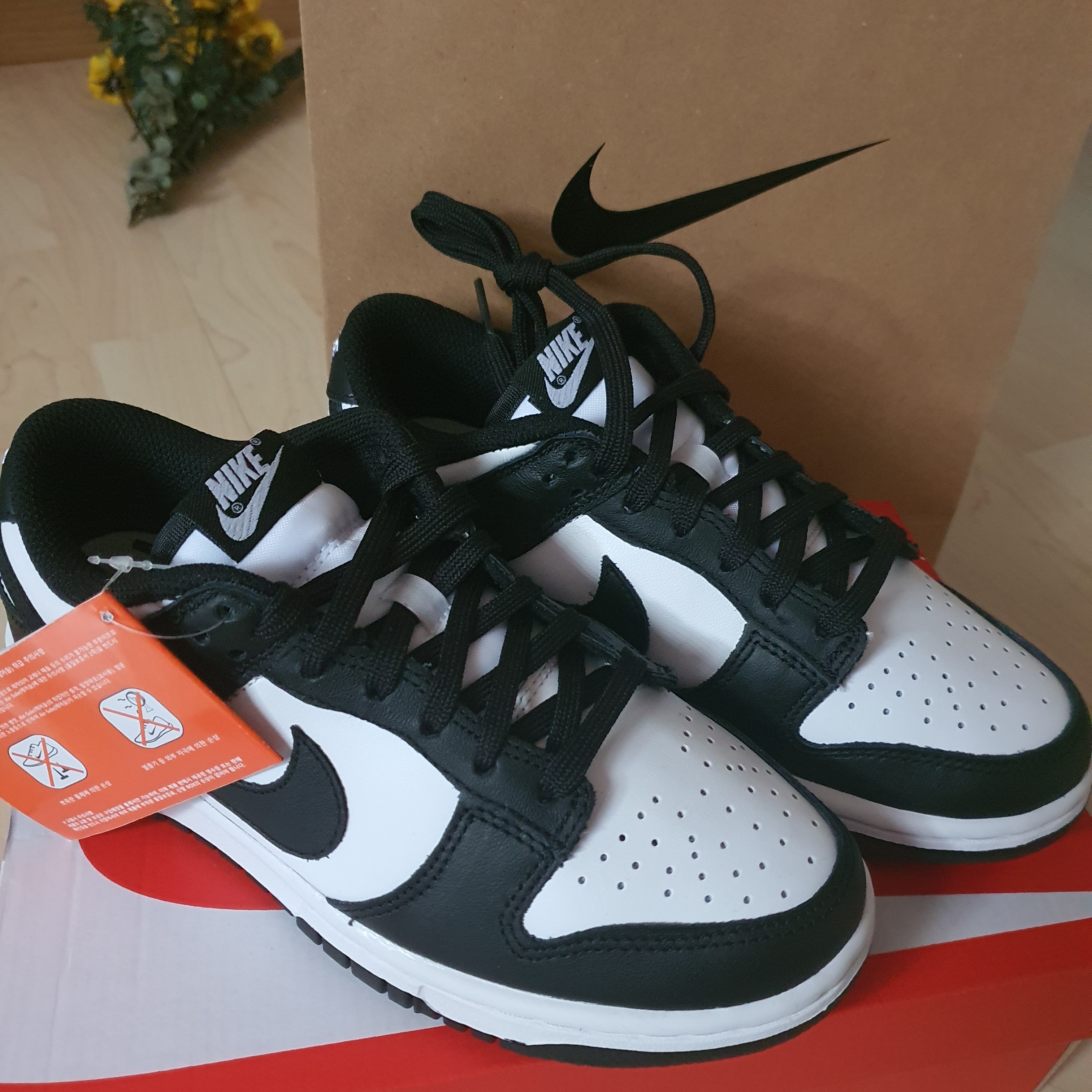 (W) Nike Dunk Low Black 착용 스타일 - 1