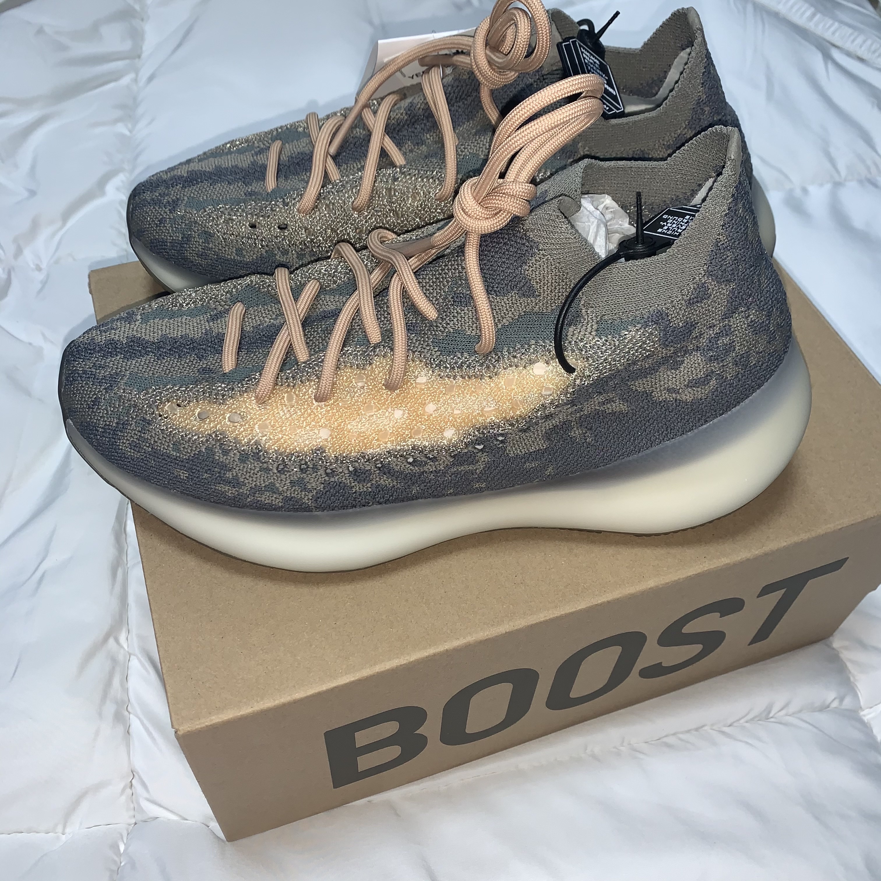 Adidas Yeezy Boost 380 Mist - Non-Reflective 착용 스타일 - 4