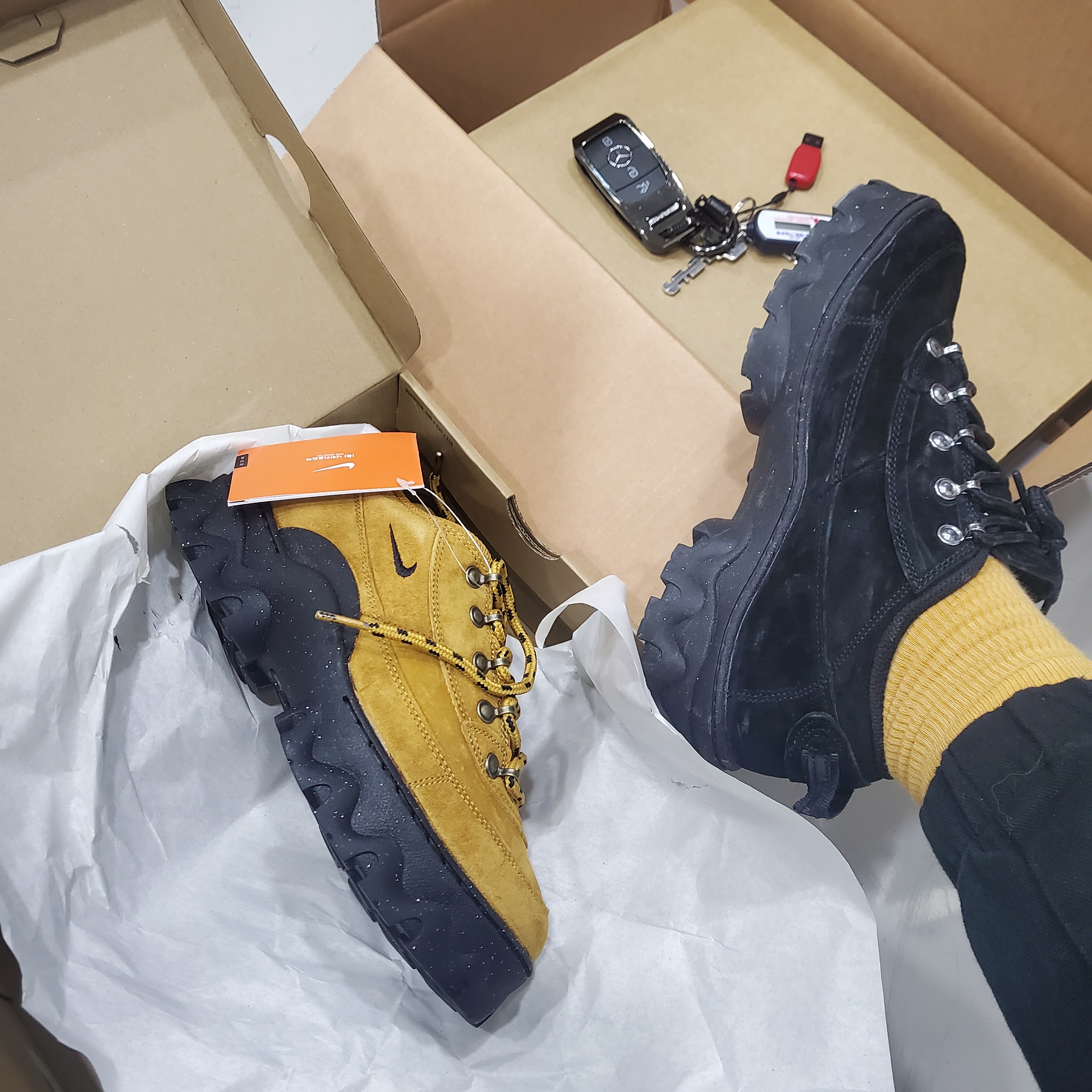 (W) Nike Lahar Low Wheat, (W) Nike Lahar Low Black 착용 스타일