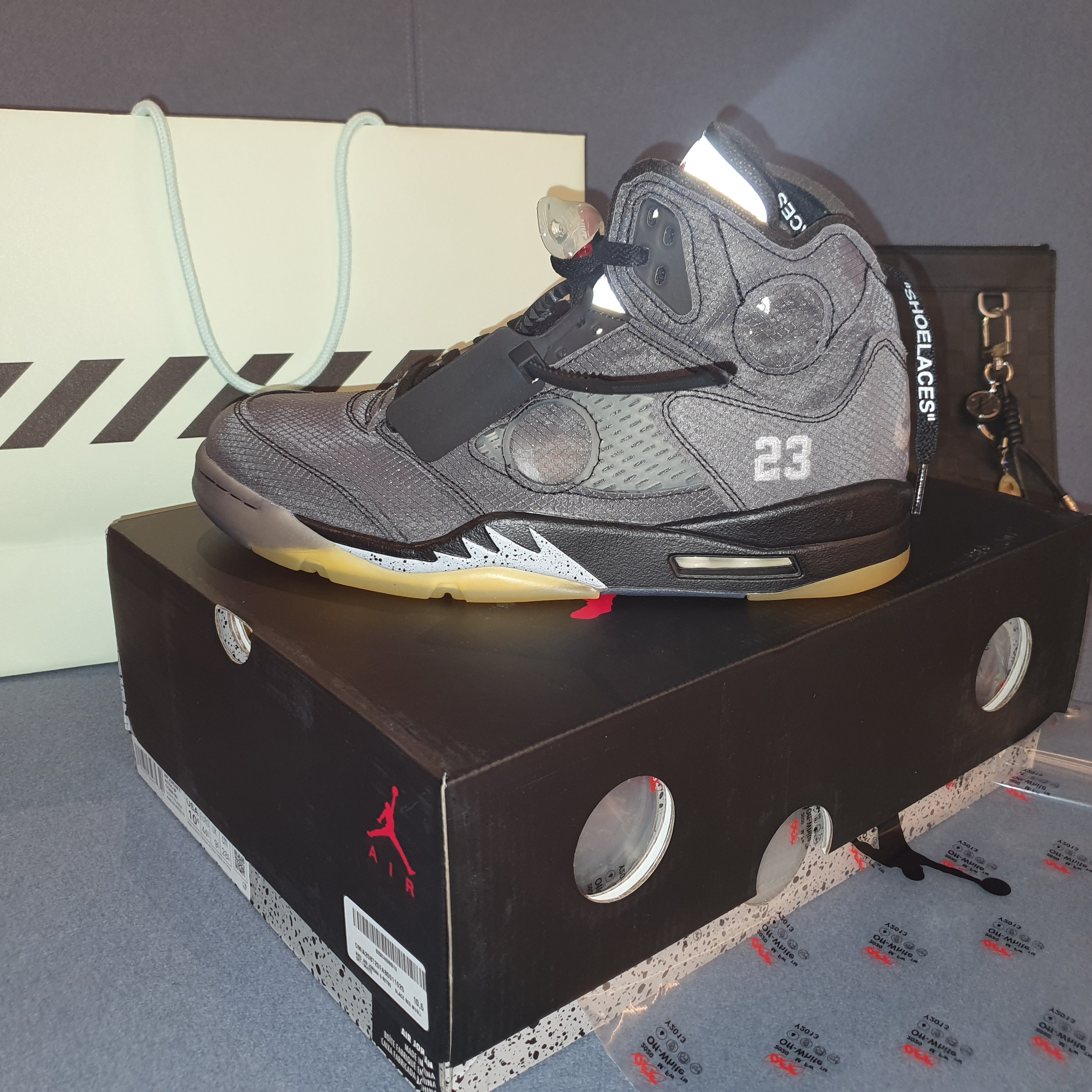 Nike Air VaporMax Flyknit 3.0 Triple Black, Jordan 5 x Off-White Retro SP Black Muslin 착용 스타일 - 3