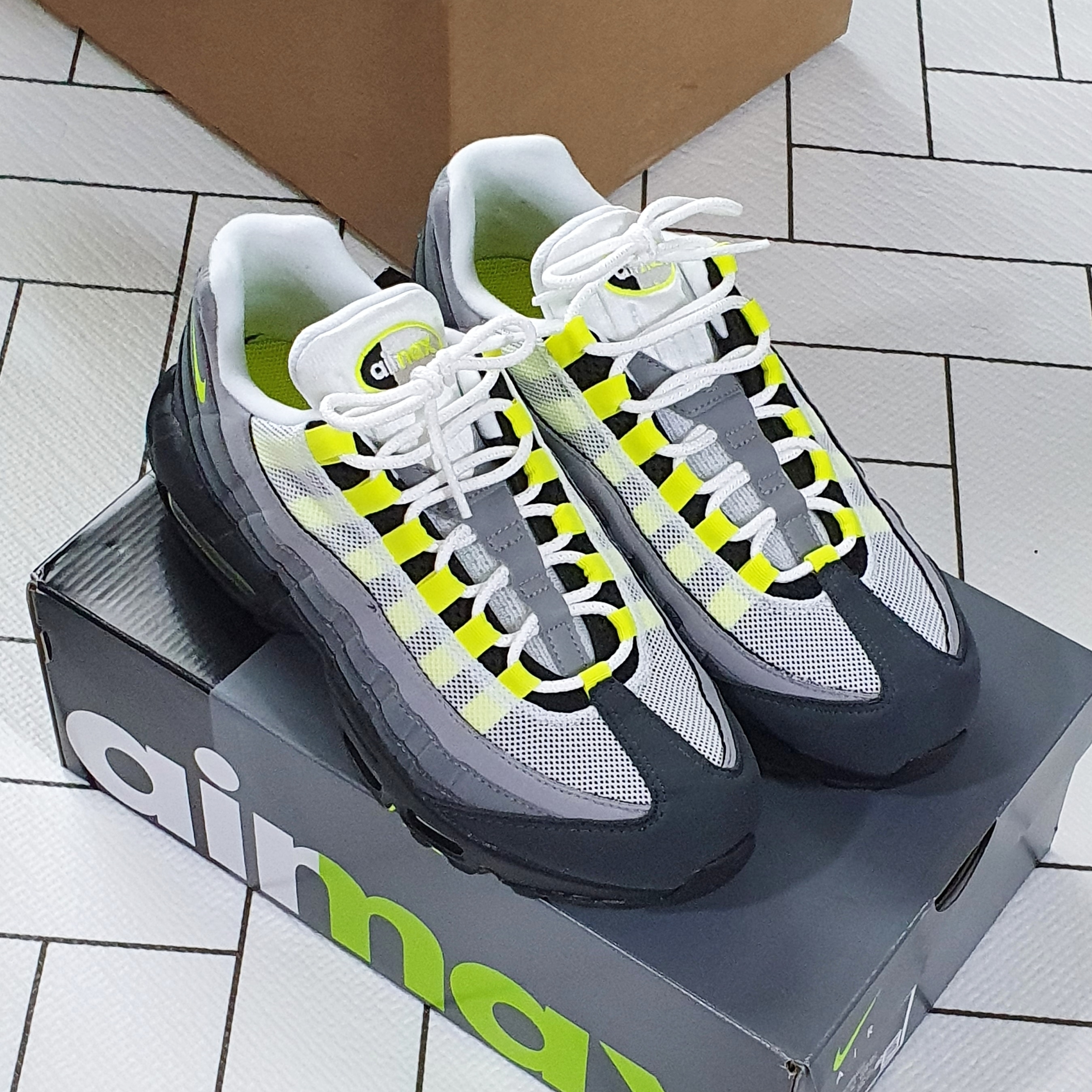 Nike Air Max 95 OG Neon Yellow 2020 착용 스타일