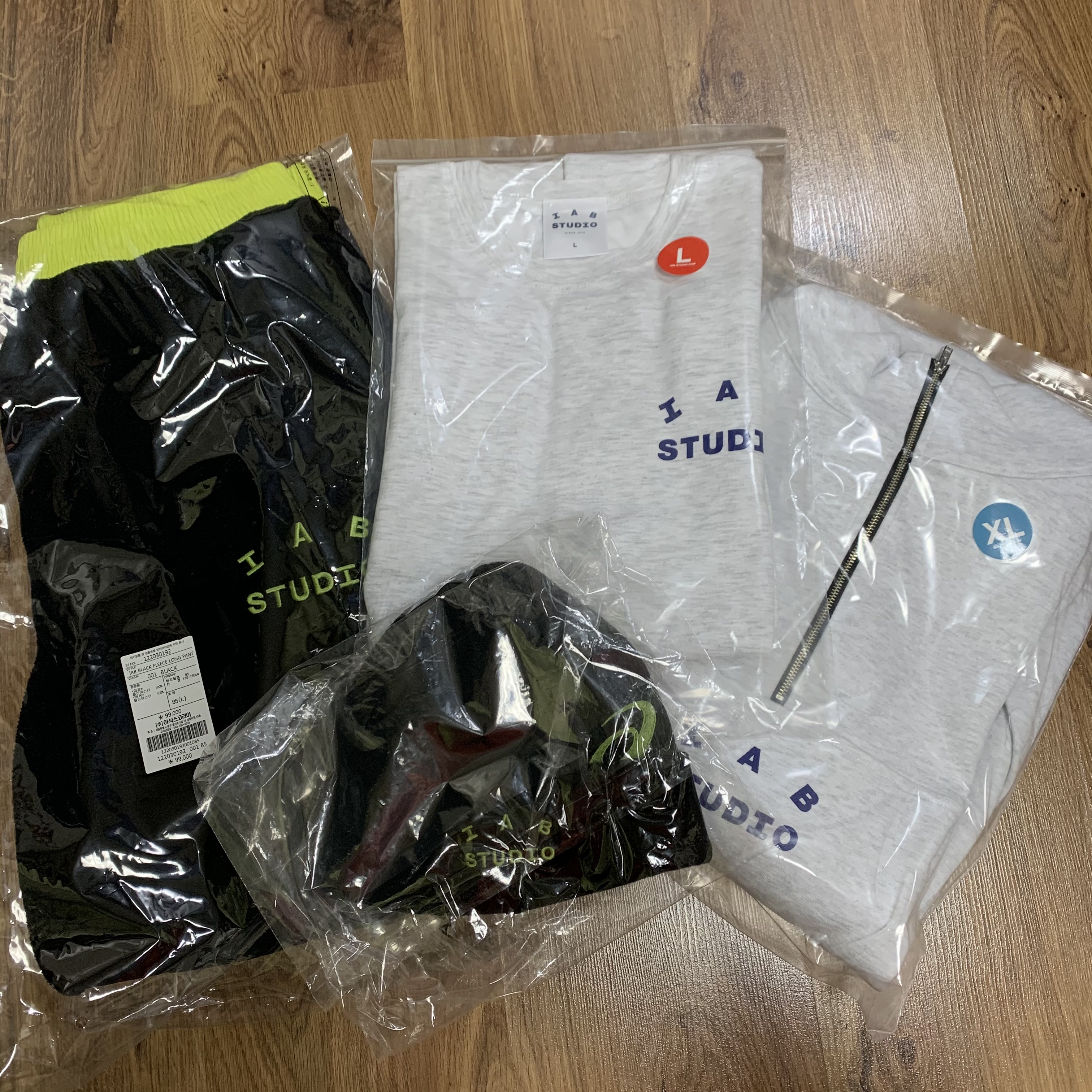 IAB Studio Half Zip Pullover Light Gray, IAB Studio Long Sleeve Light Gray 착용 스타일