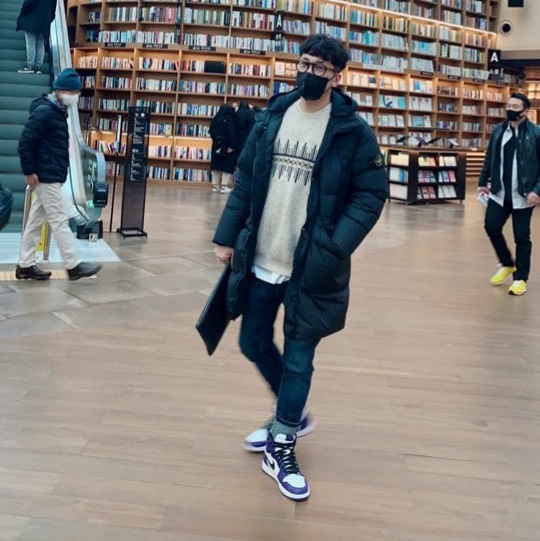 Jordan 1 Retro High OG Court Purple 2020, Stone Island 70123 Crinkle Reps Hooded Long Down Jacket Black - 21FW 착용 스타일