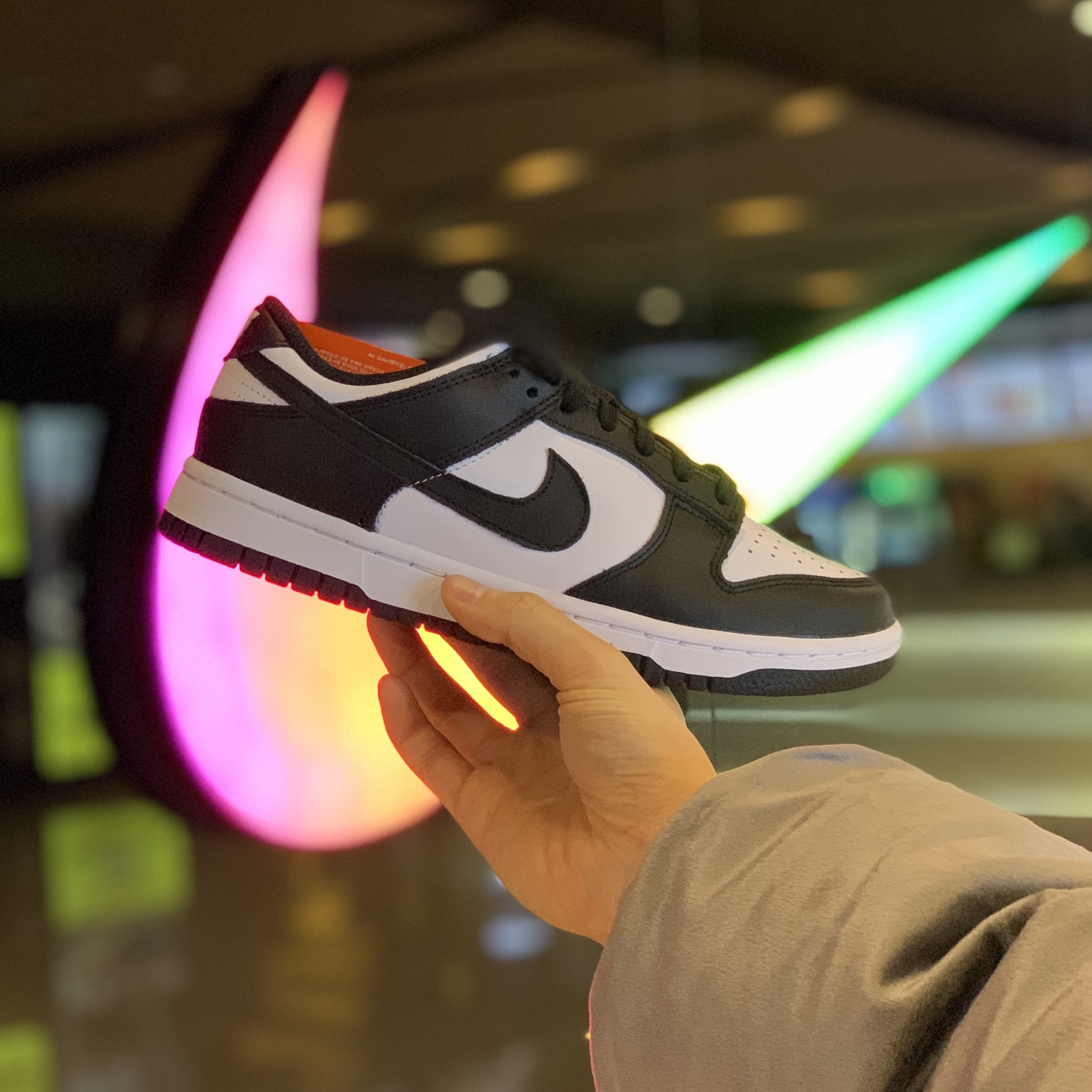 (W) Nike Dunk Low Black 착용 스타일 - 1