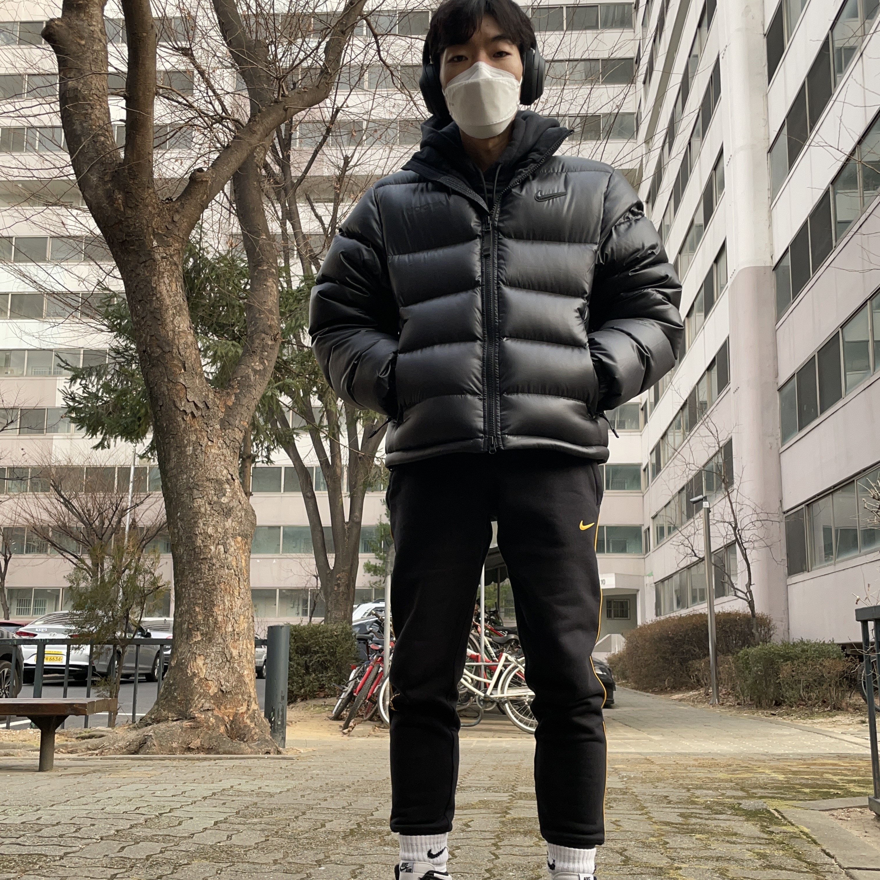 Nike x Drake Nocta Puffer Jacket Black - Asia, Nike x Drake Nocta Essential Hoodie Black - Asia 착용 스타일 - 1