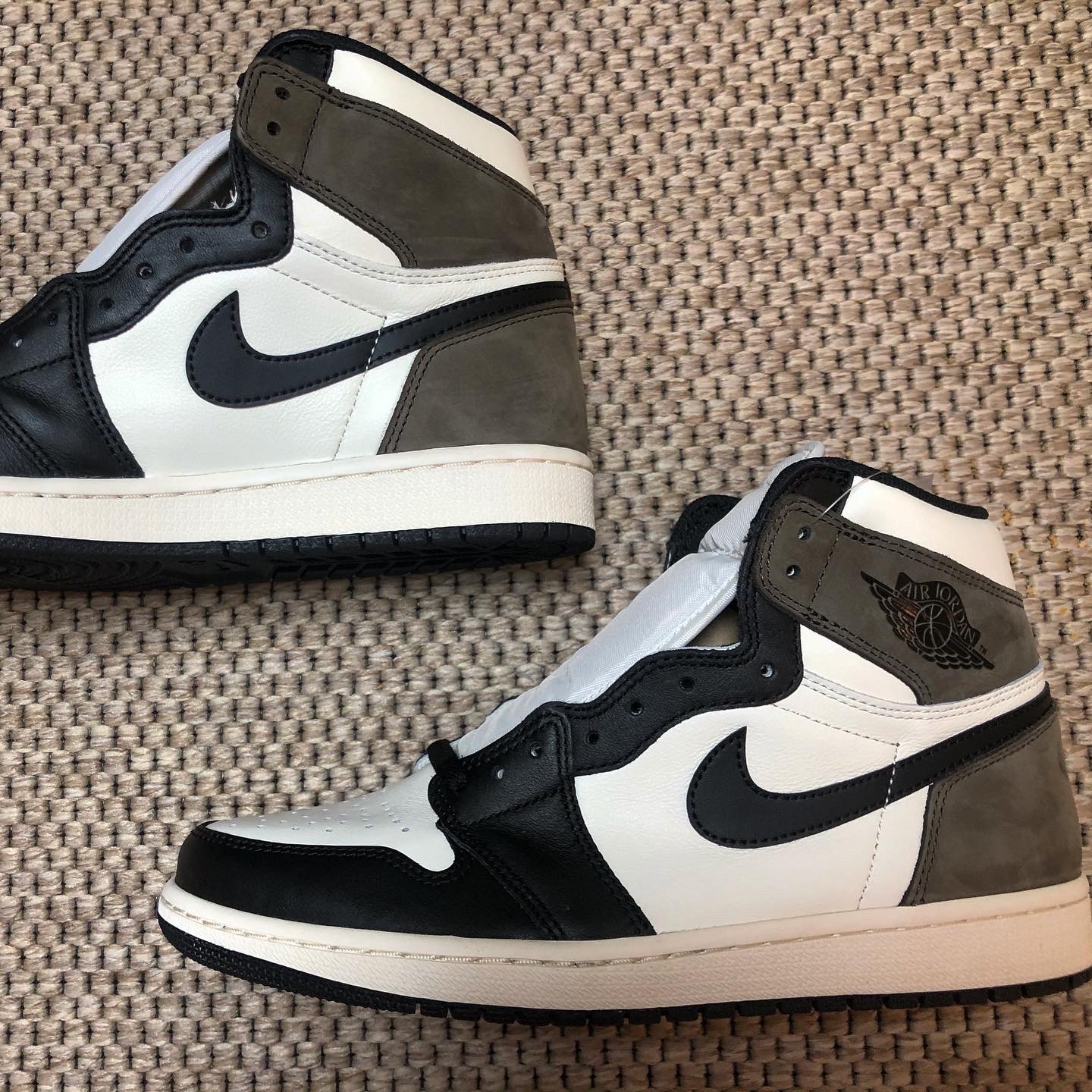 Jordan 1 Retro High OG Black Mocha 착용 스타일