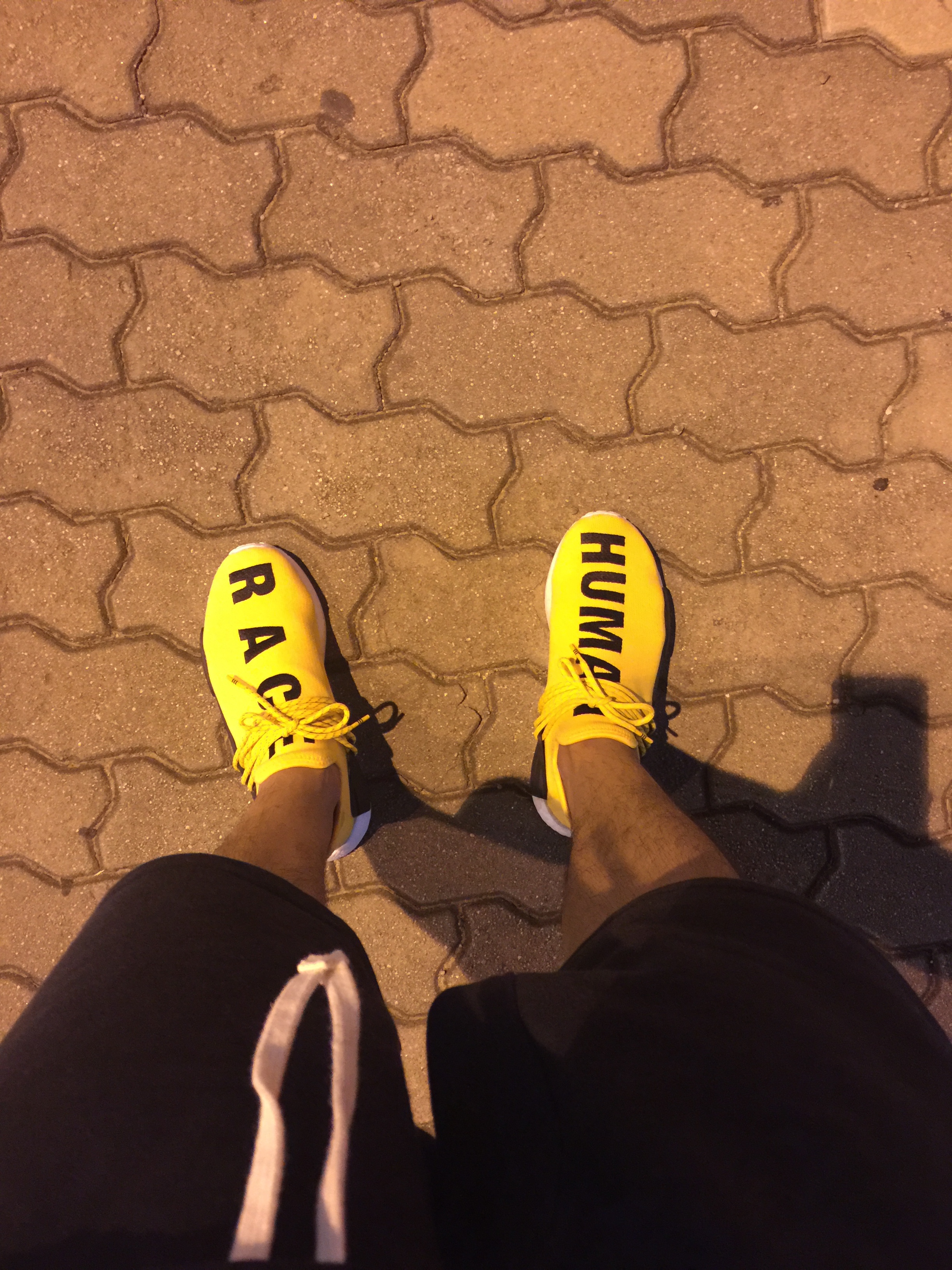 Adidas x Pharrell Williams Hu NMD Yellow 착용 스타일