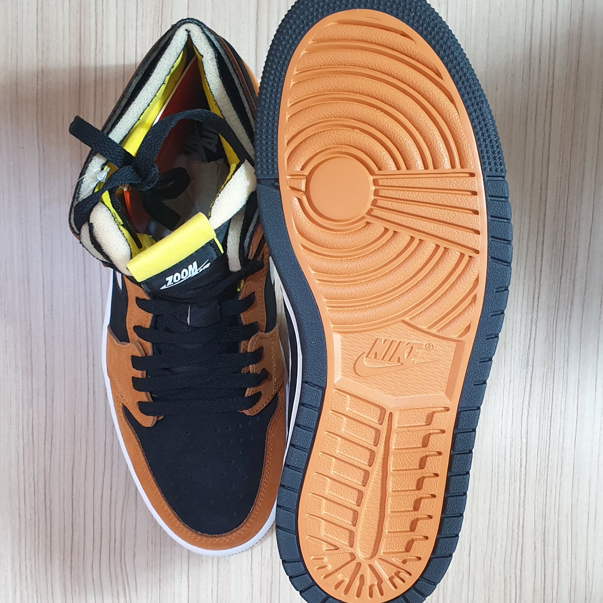 Jordan 1 Zoom Air CMFT Monarch Orange 착용 스타일 - 3