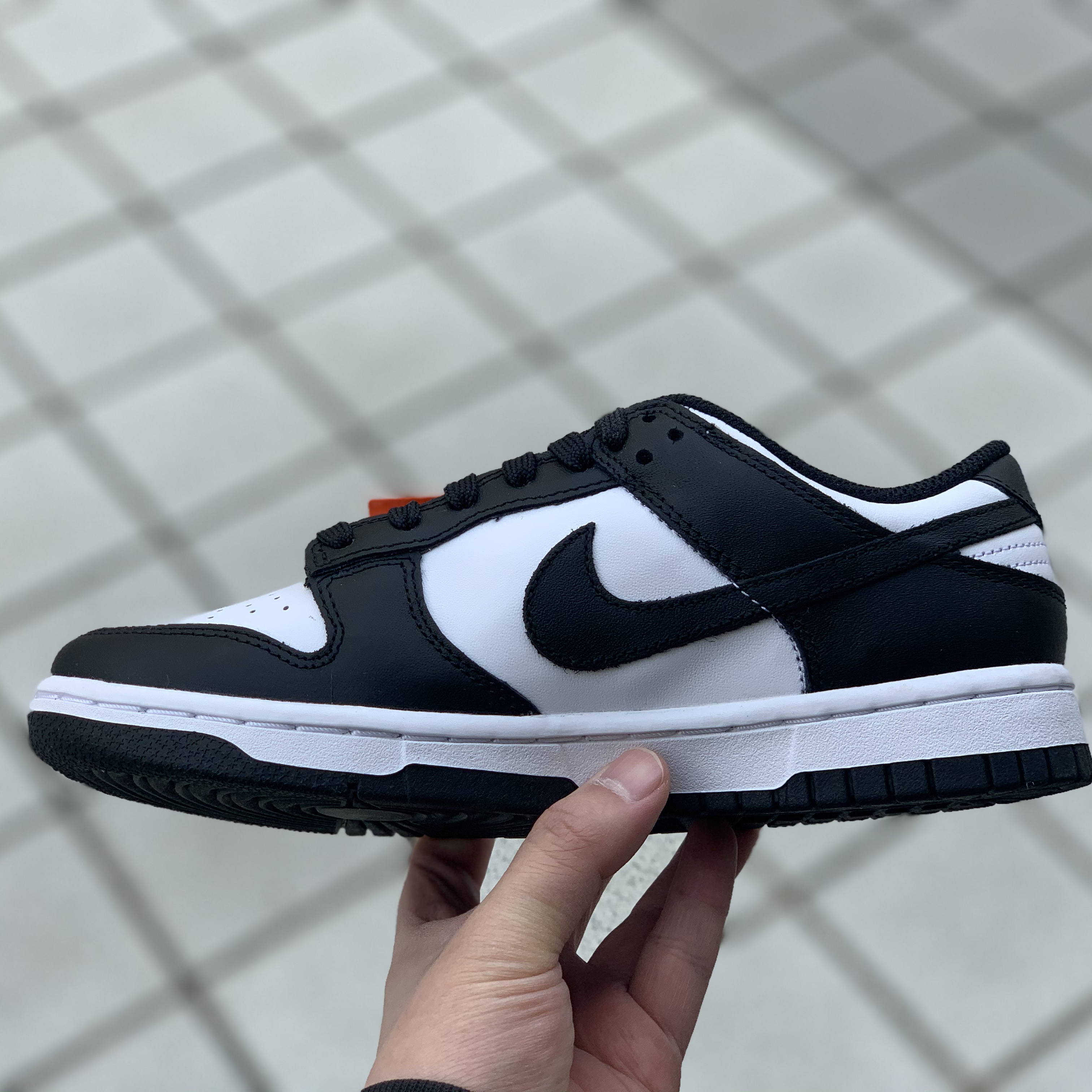 (W) Nike Dunk Low Black 착용 스타일 - 1