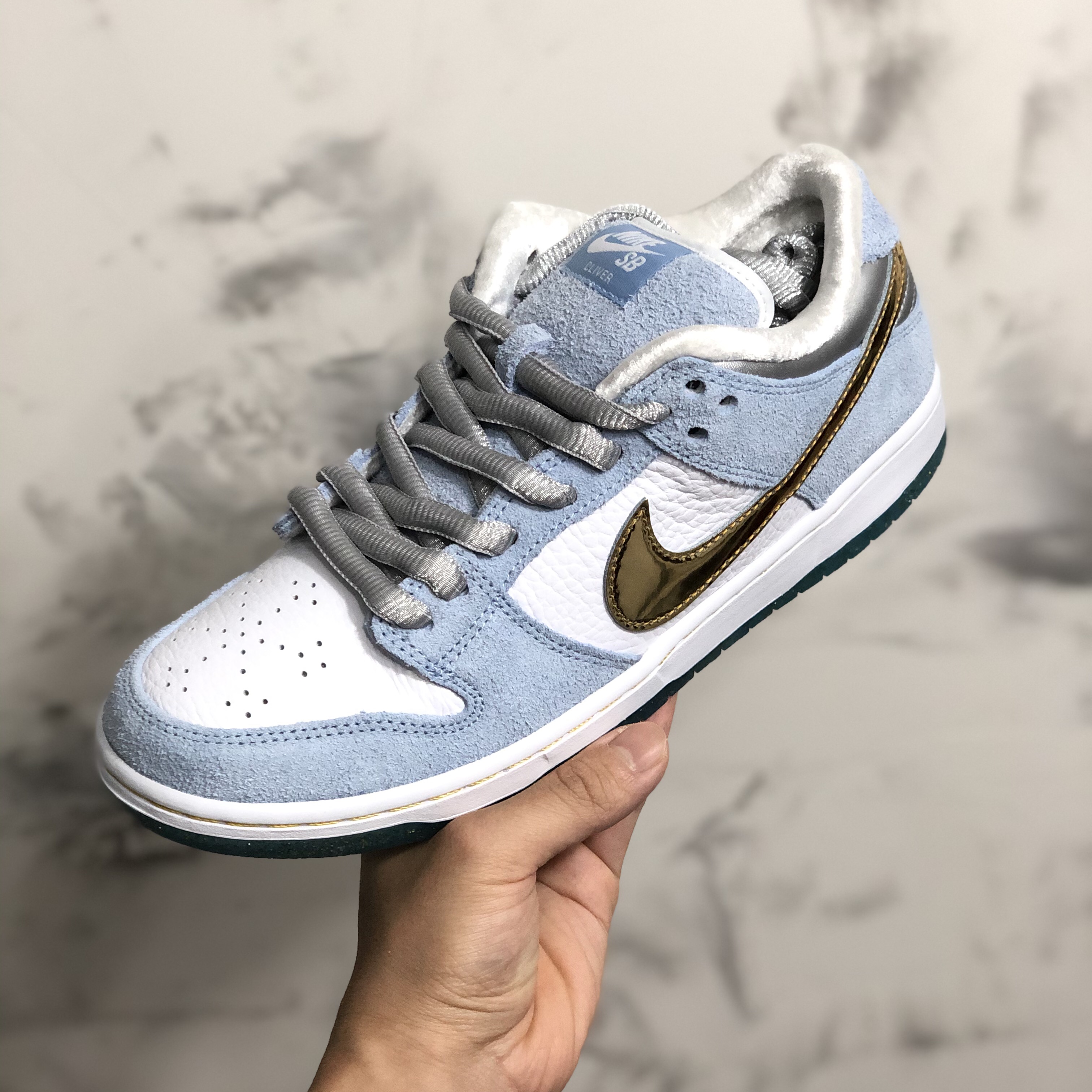 Nike x Sean Cliver SB Dunk Low Holiday Special 착용 스타일