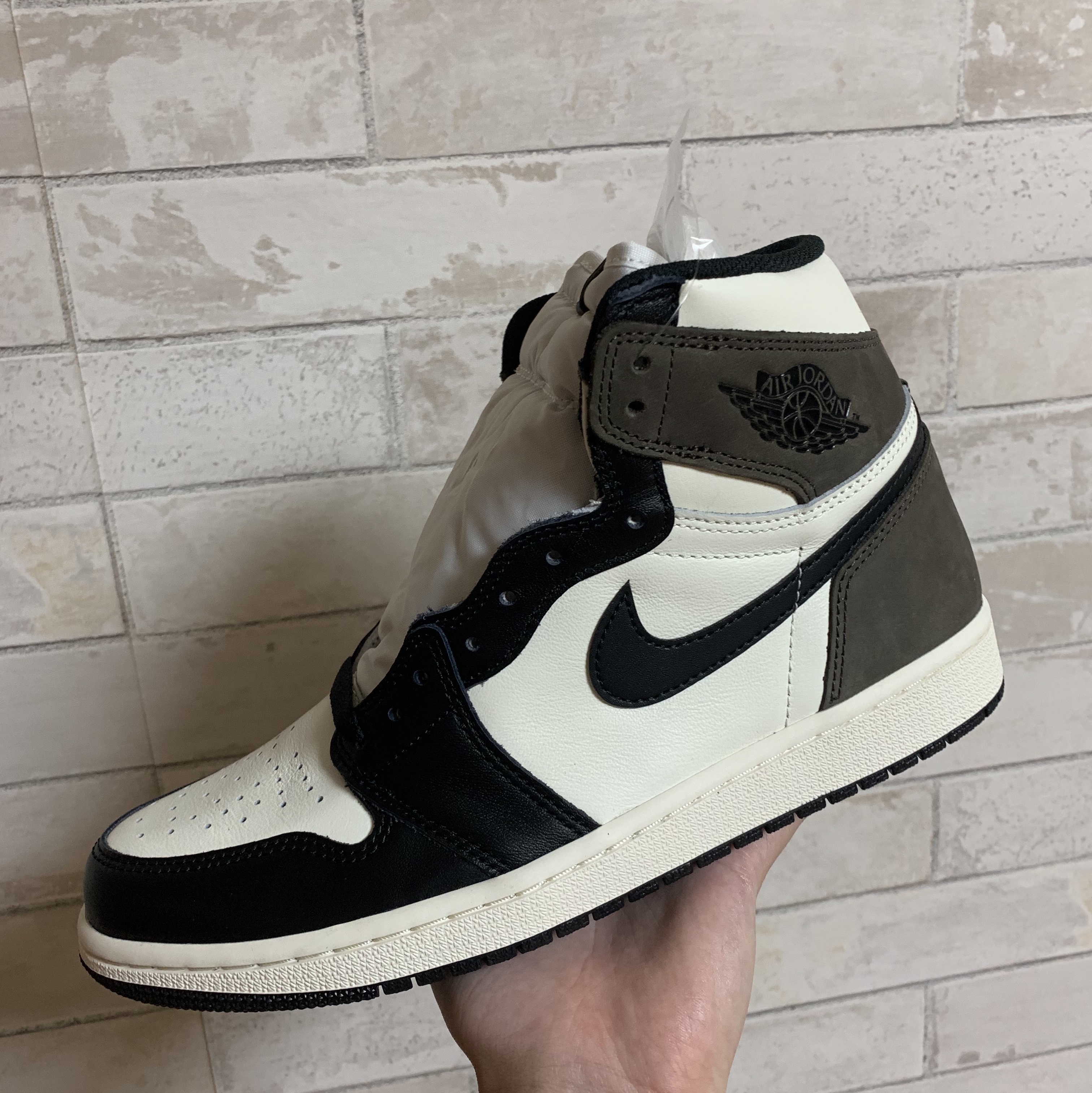 Jordan 1 Retro High OG Black Mocha 착용 스타일