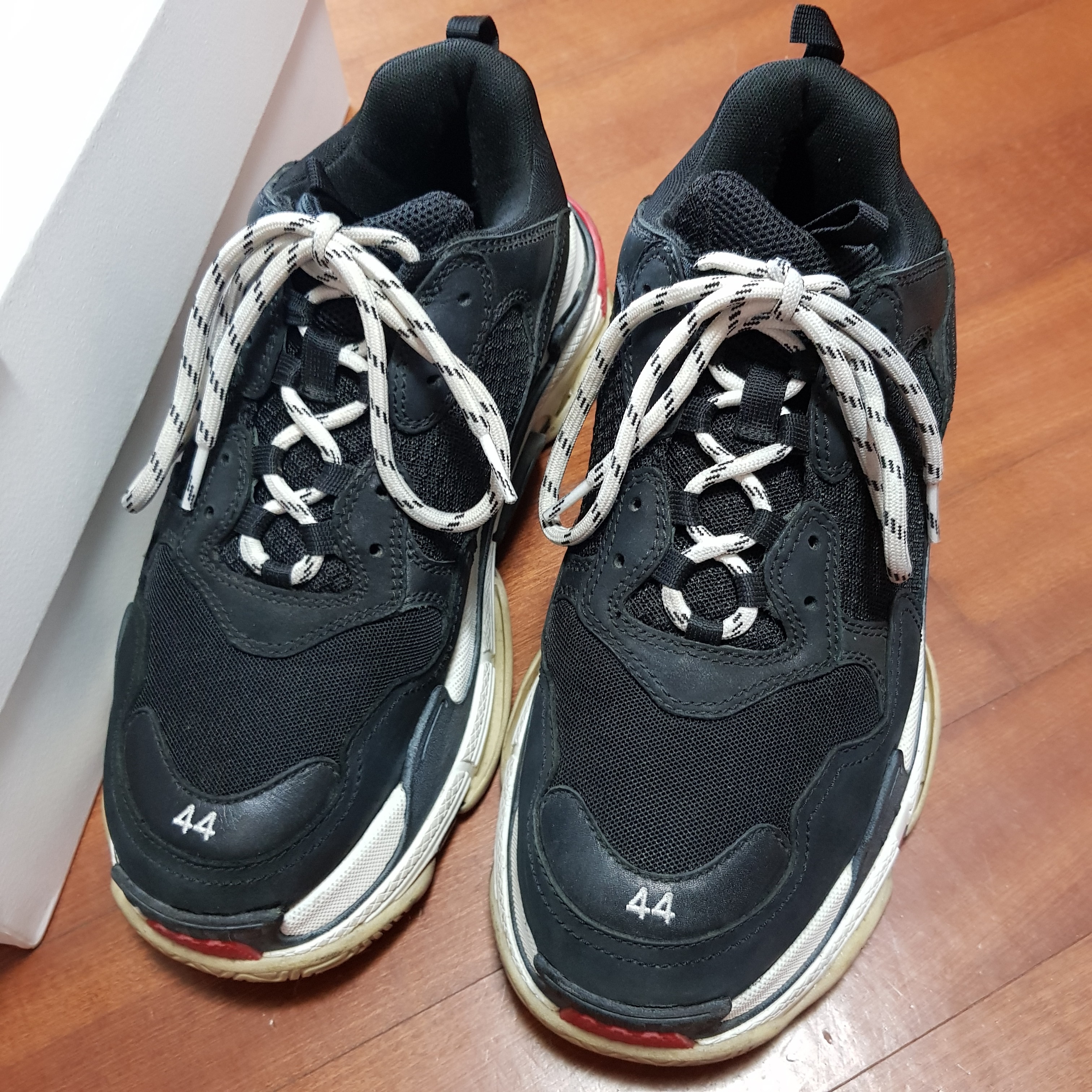 Balenciaga Triple S Trainer Black White Red 2018 착용 스타일