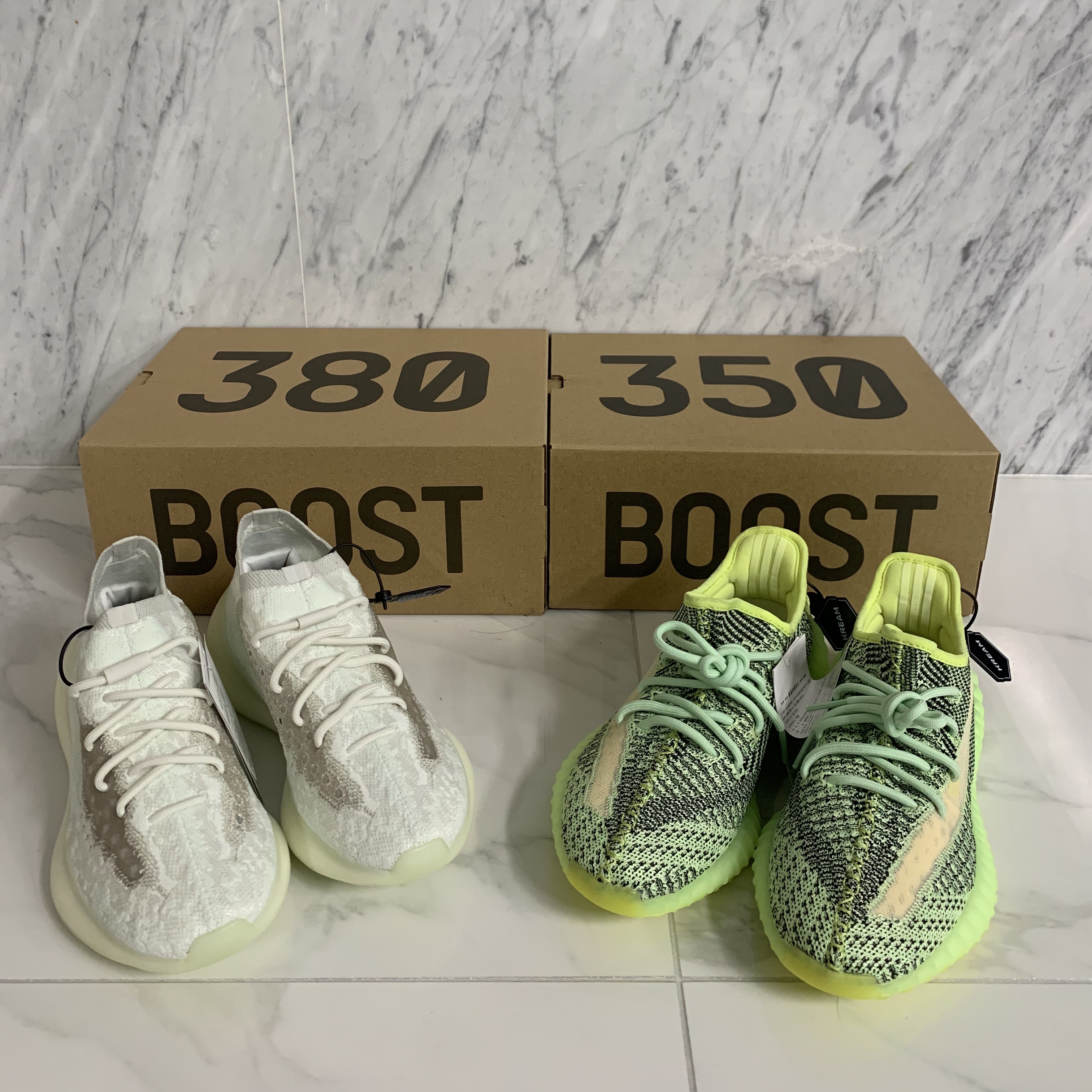 Adidas Yeezy Boost 380 Calcite Glow, Adidas Yeezy Boost 350 V2 Yeezreel - Reflective 착용 스타일 - 1