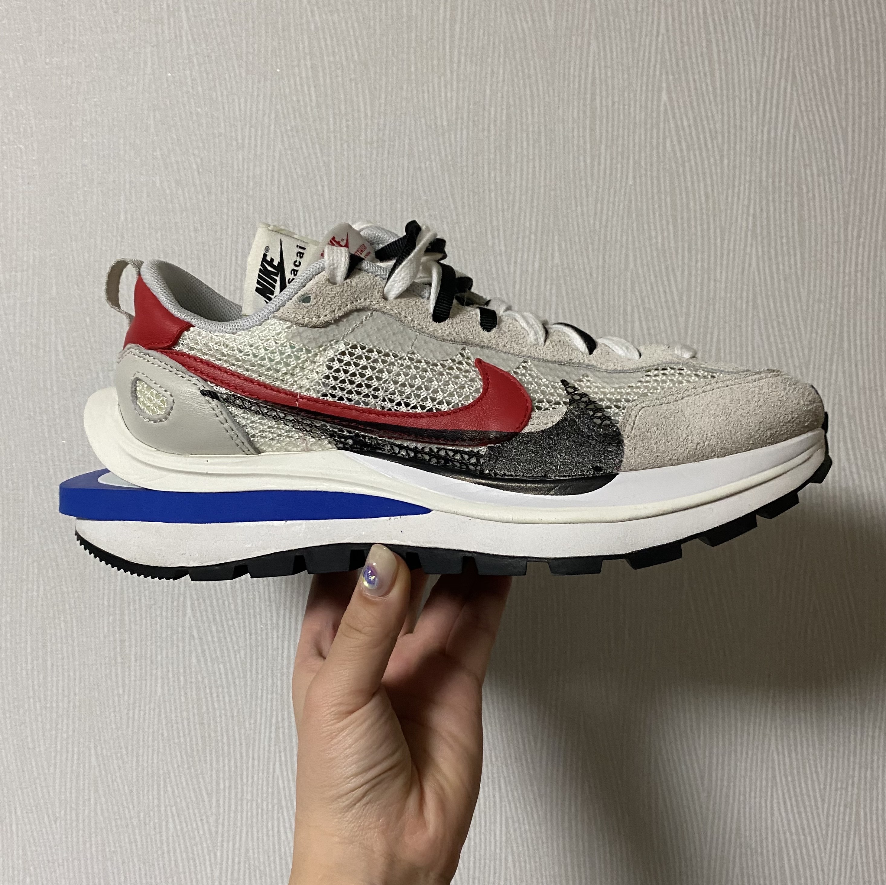Nike x Sacai VaporWaffle Royal Fuchsia 착용 스타일