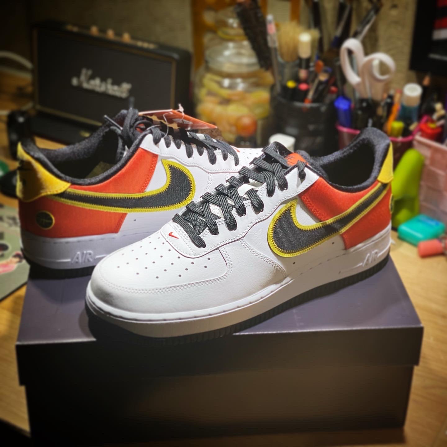 Nike Air Force 1 '07 LV8 Rayguns 착용 스타일