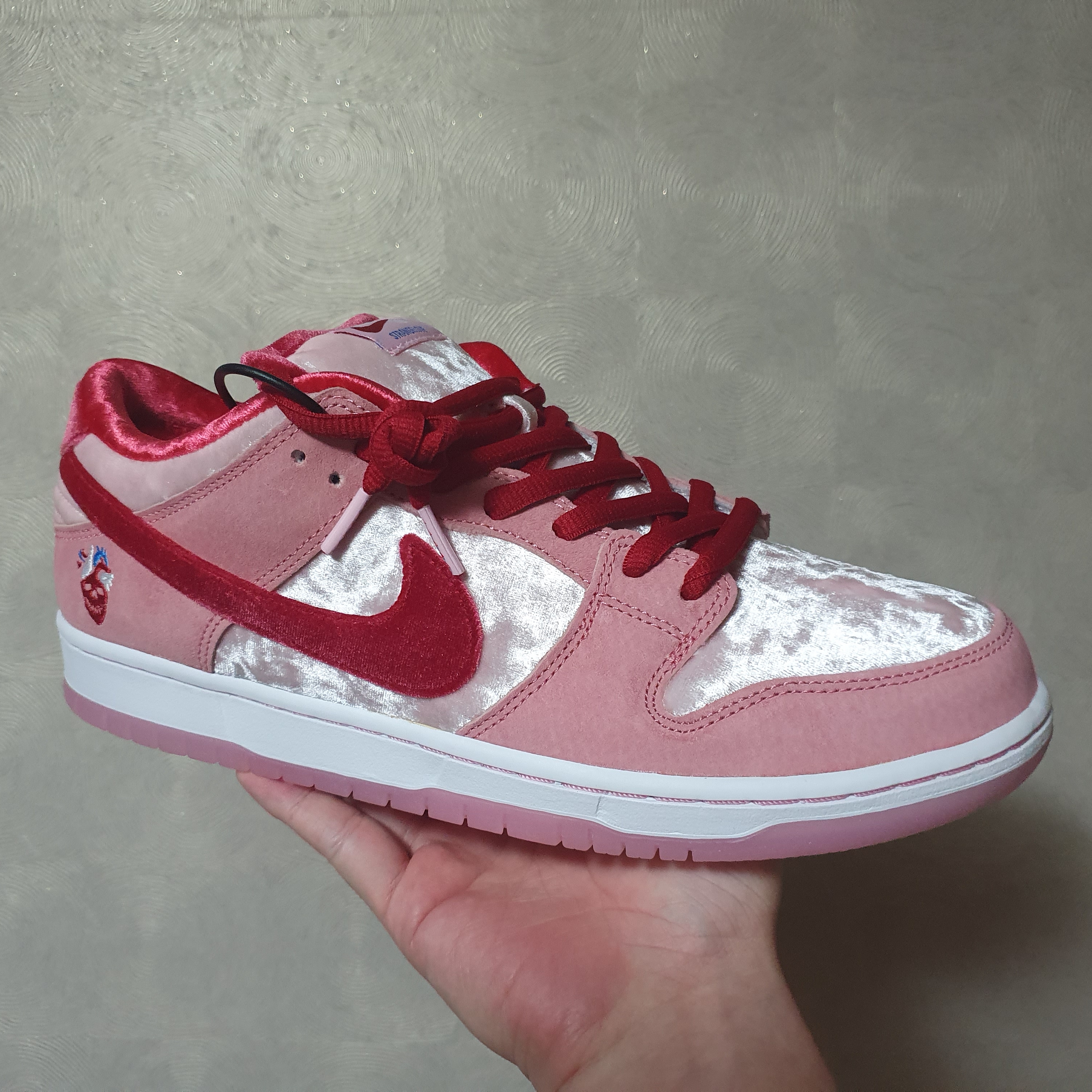 Nike x StrangeLove SB Dunk Low Pink (Regular Box) 착용 스타일 - 1
