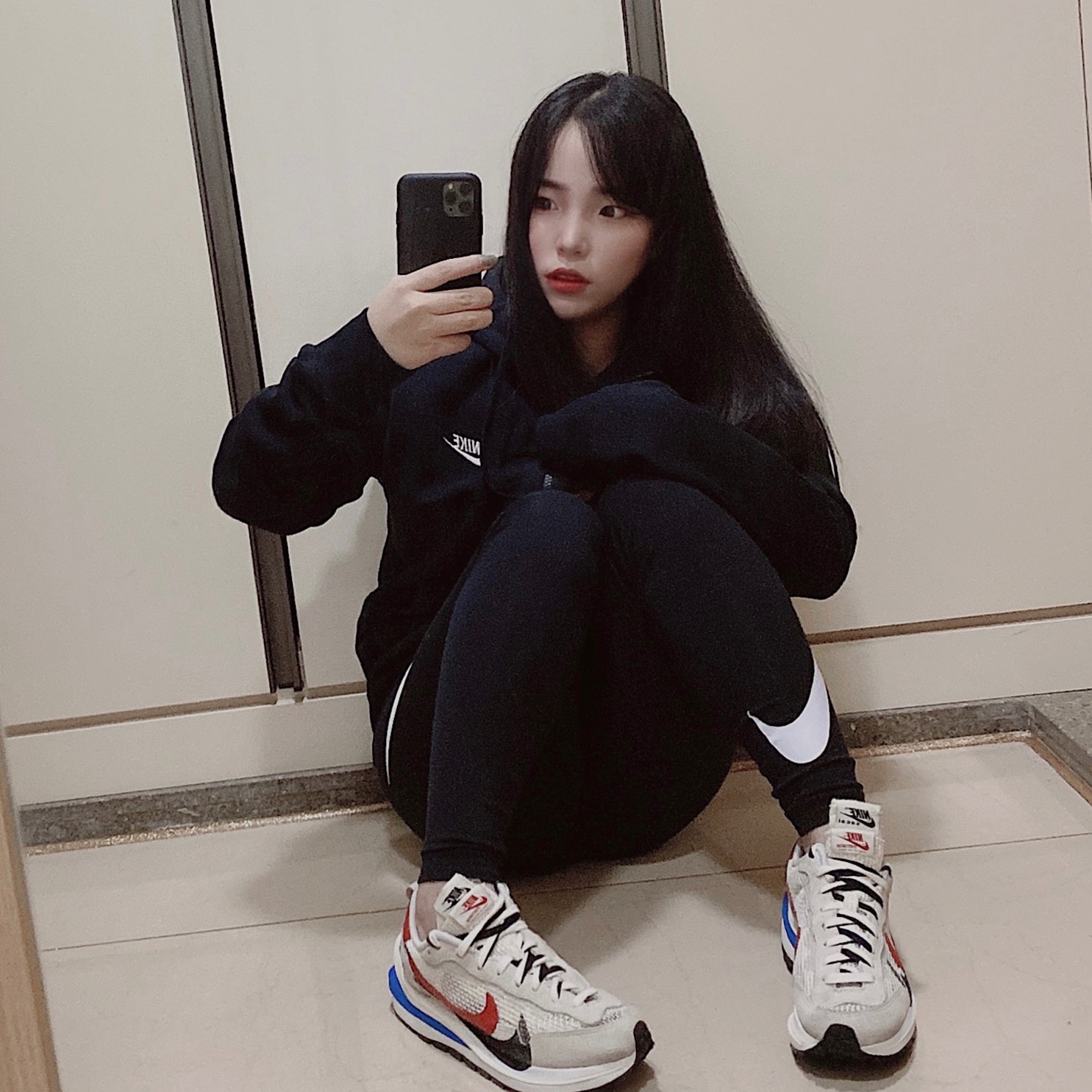 Nike x Sacai VaporWaffle Royal Fuchsia 착용 스타일