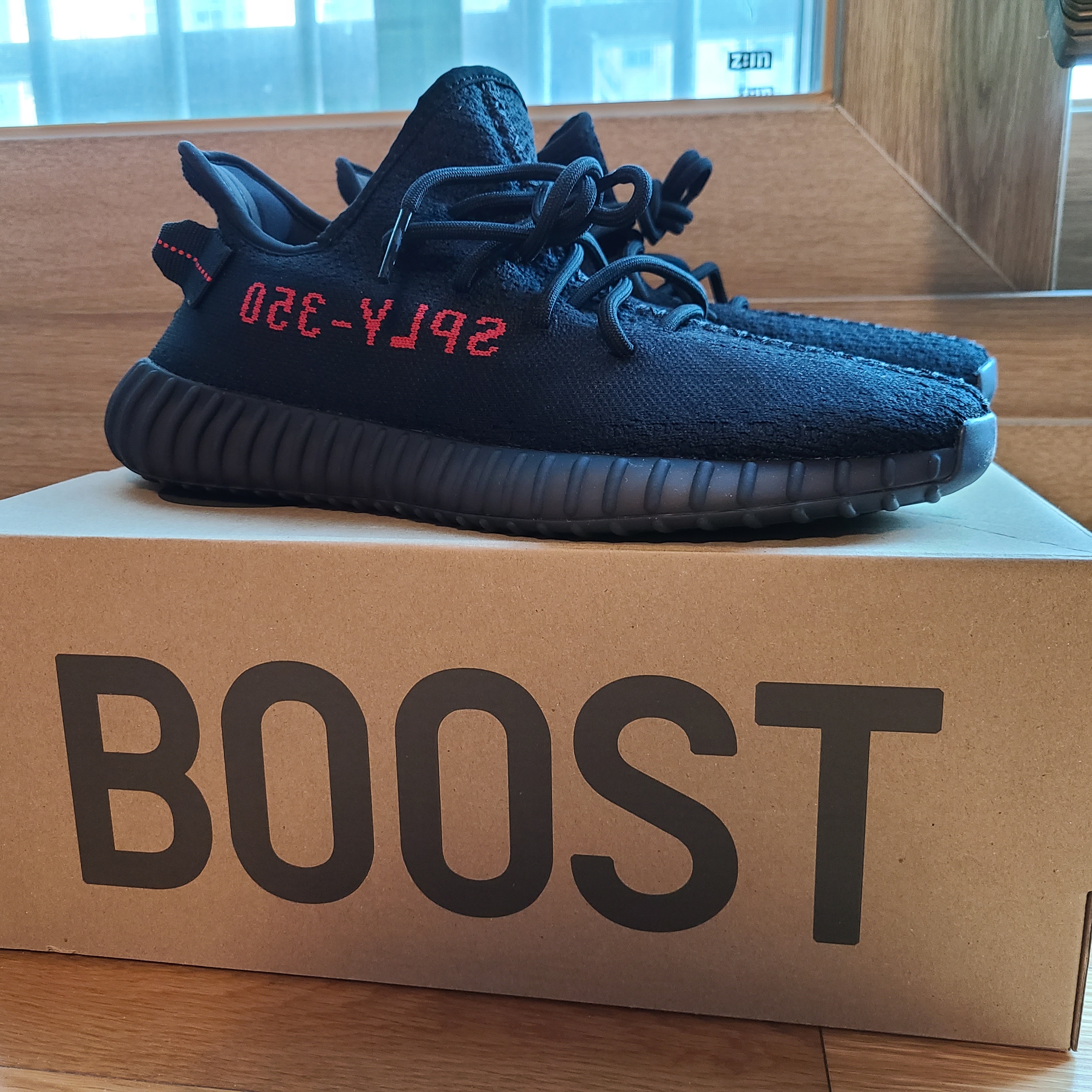 Adidas Yeezy Boost 350 V2 Black Red 2020 착용 스타일