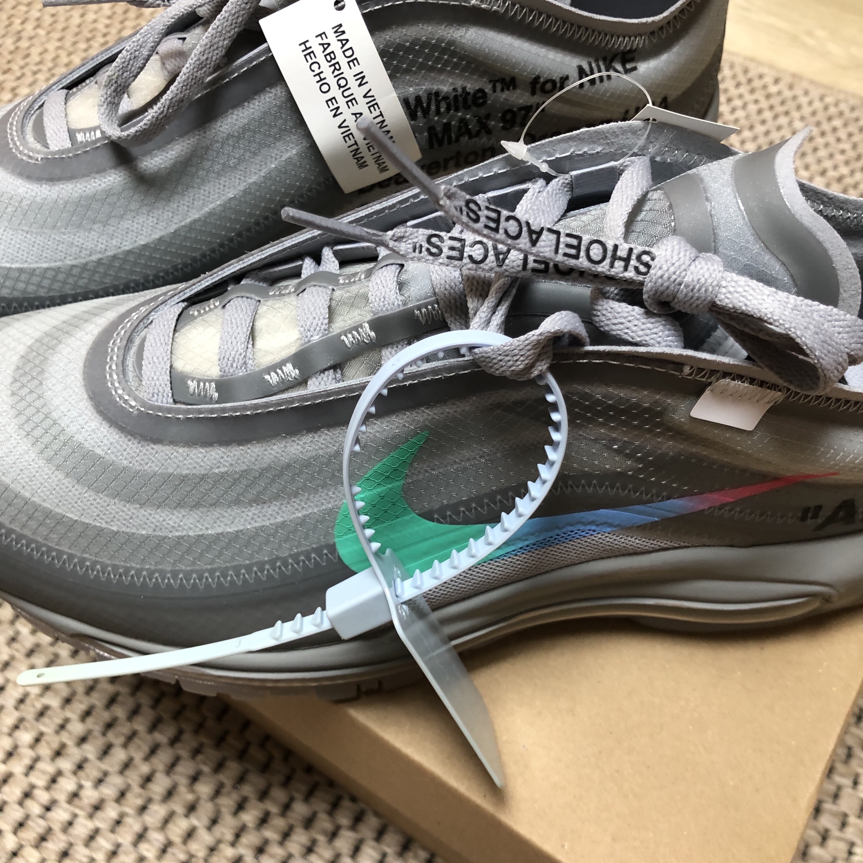 Nike x Off-White Air Max 97 Menta 착용 스타일