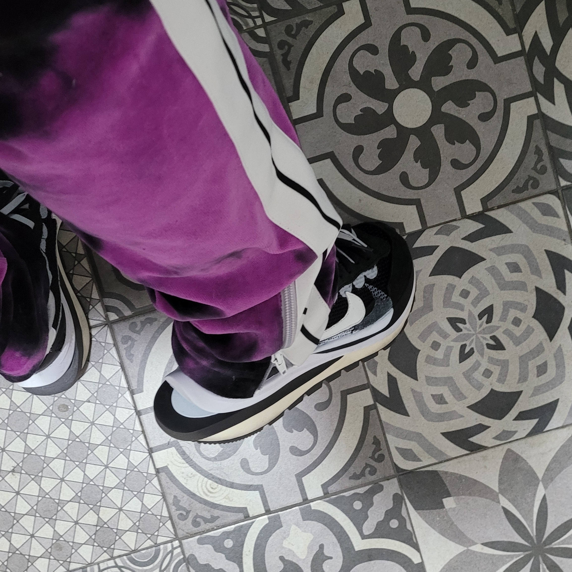 Nike x Sacai VaporWaffle Black White 착용 스타일 - 4