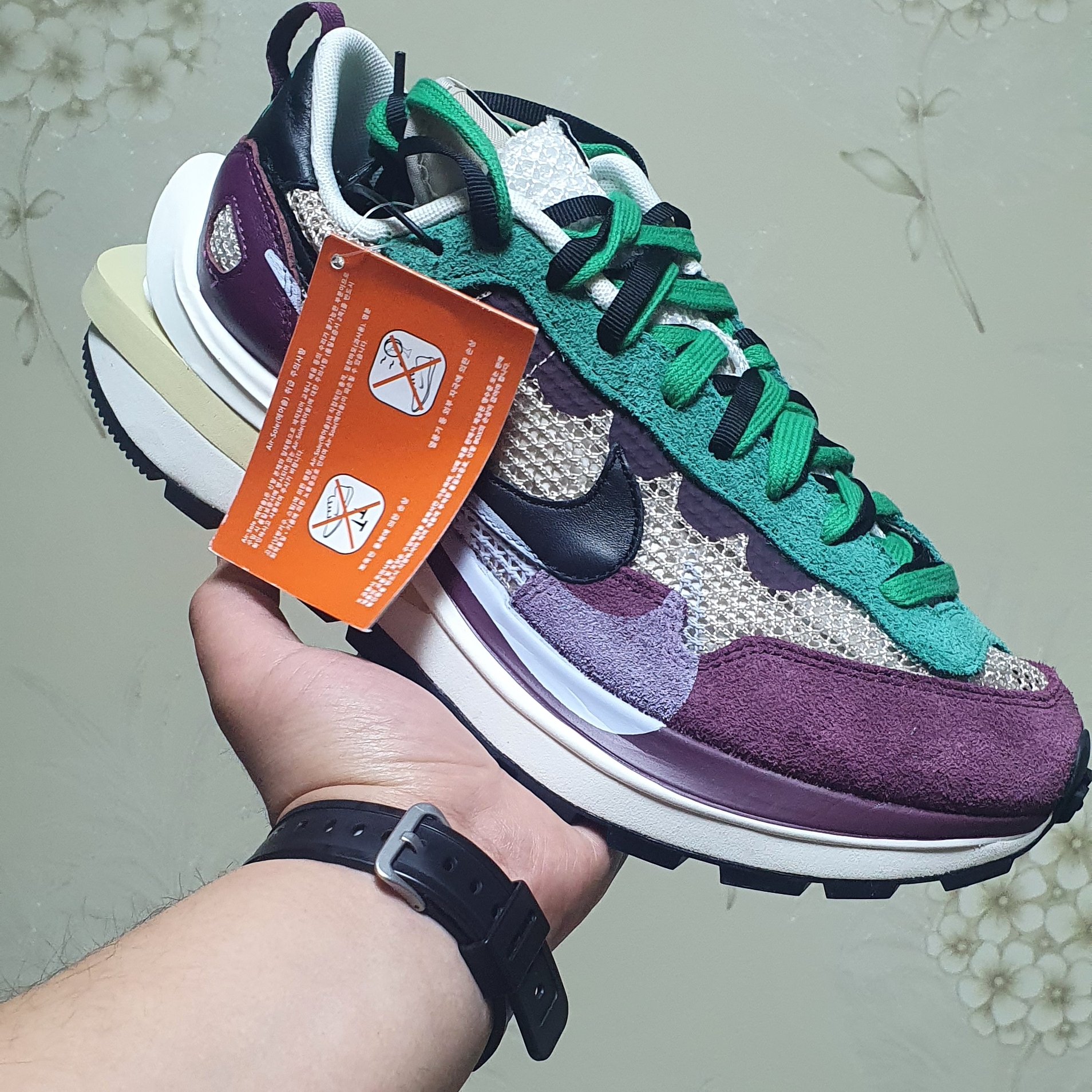 Nike x Sacai VaporWaffle String & Black Villain Red 착용 스타일