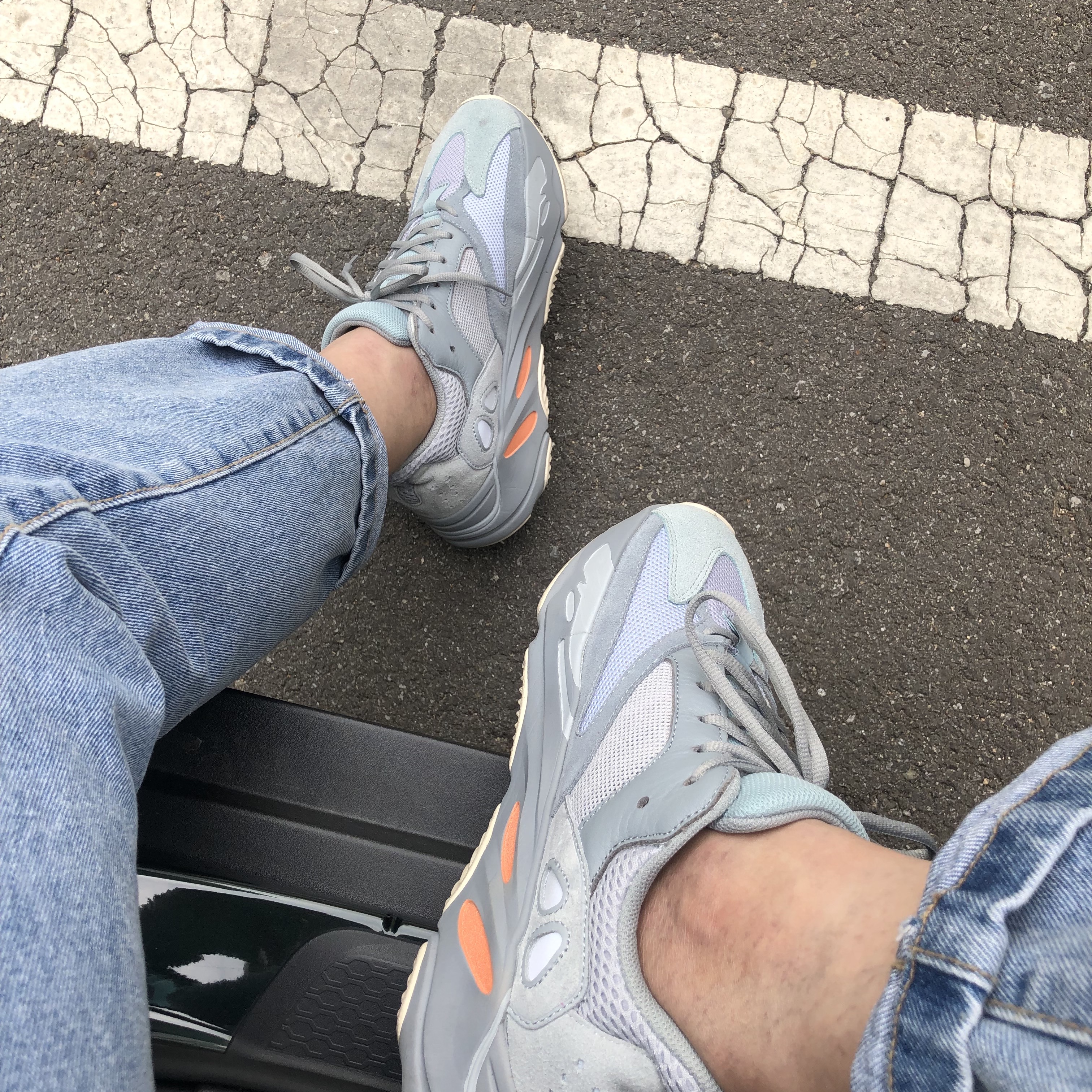Adidas Yeezy Boost 700 V2 Vanta 2019, Adidas Yeezy Boost 700 V2 Geode 착용 스타일 - 4