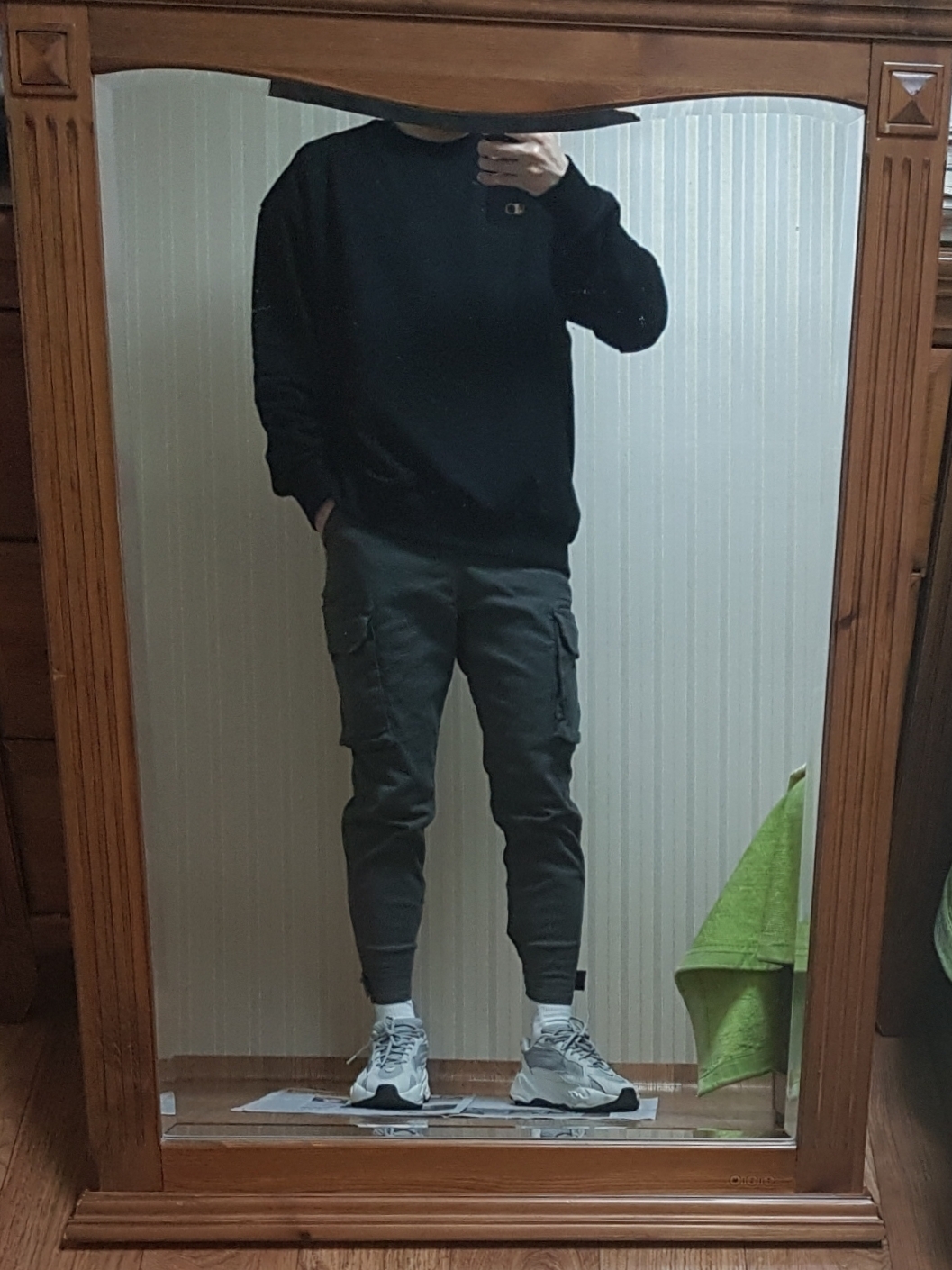 Adidas Yeezy Boost 700 V2 Static 2018 착용 스타일 - 3