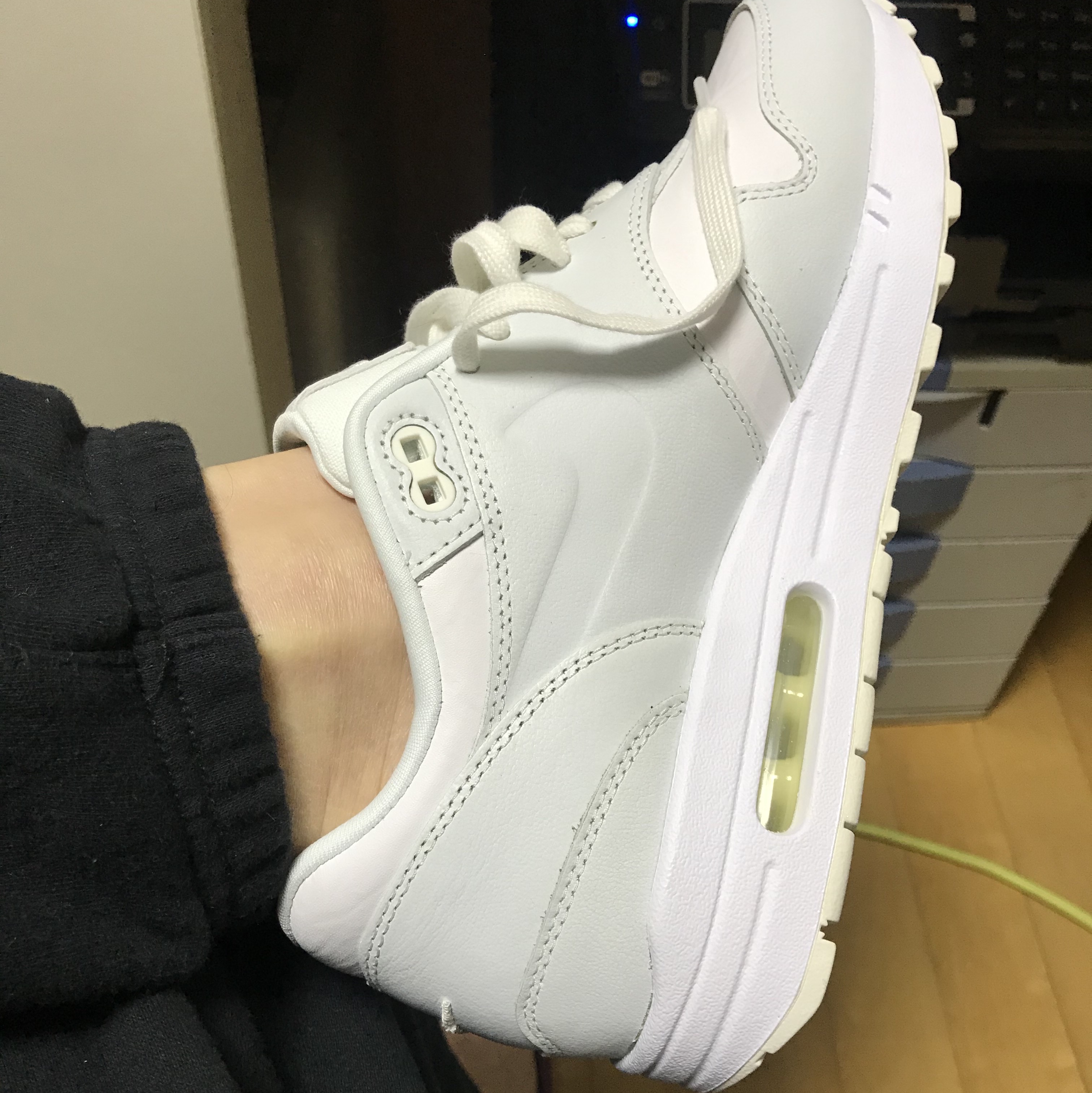 (W) Nike Air Max 1 Summit White Sail 착용 스타일 - 1