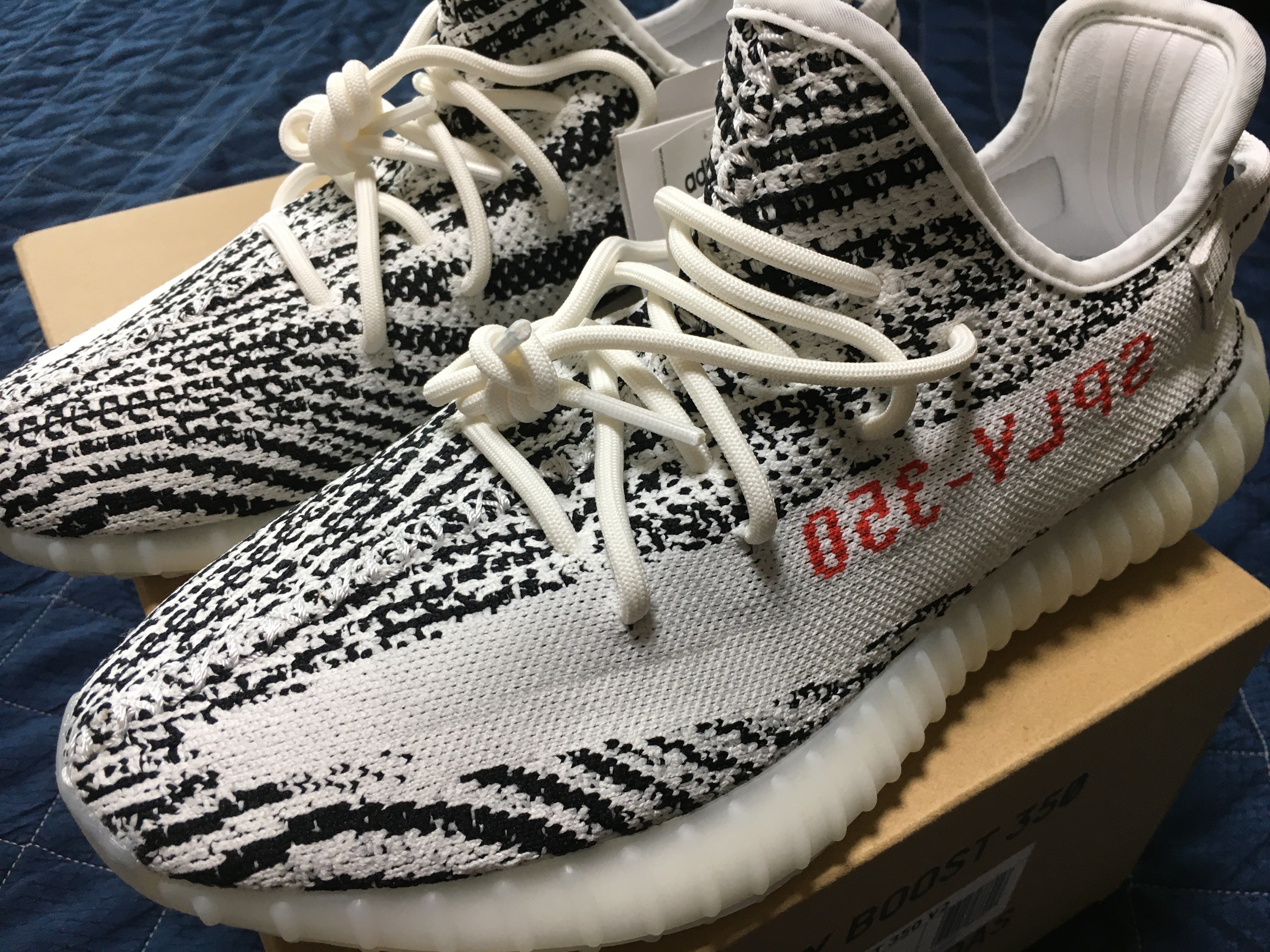 Adidas Yeezy Boost 350 V2 Zebra 2017/2019/2020 착용 스타일
