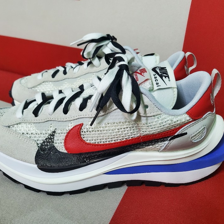 Nike x Sacai VaporWaffle Royal Fuchsia 착용 스타일 - 4
