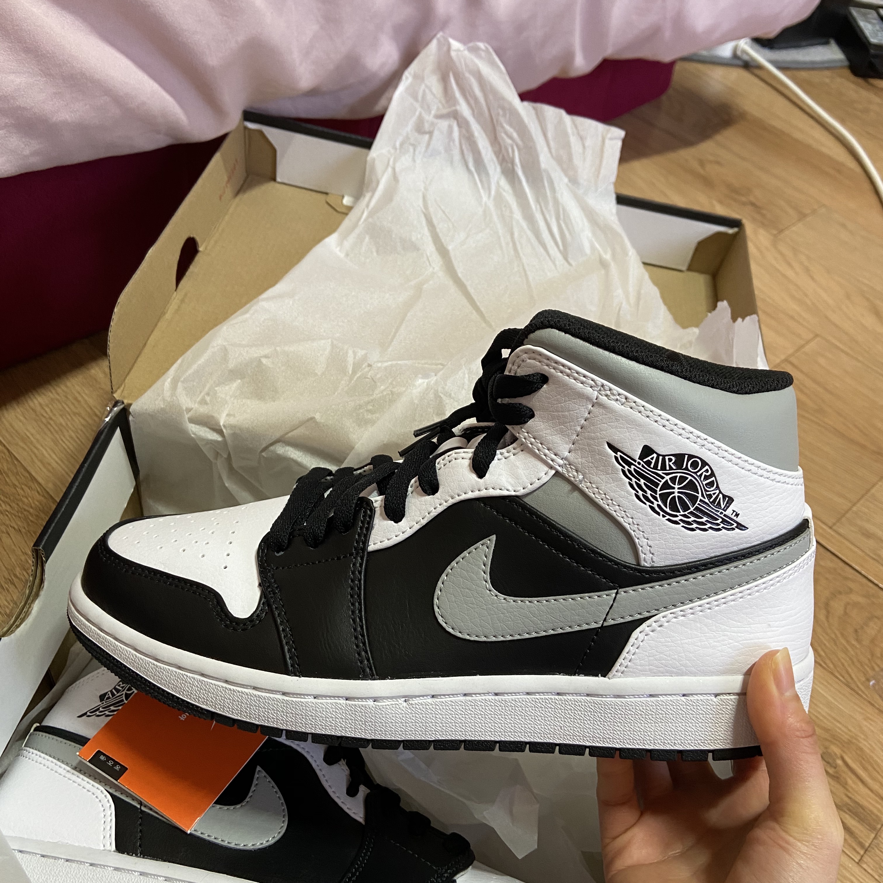 Jordan 1 Mid White Shadow 착용 스타일