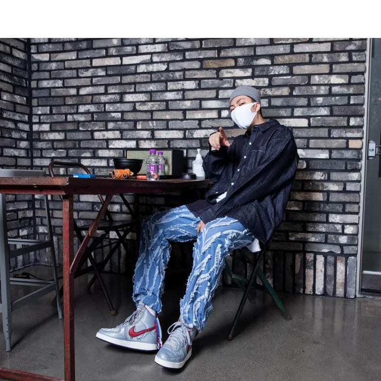 Nike Vandal High Supreme OG Metallic Silver 착용 스타일