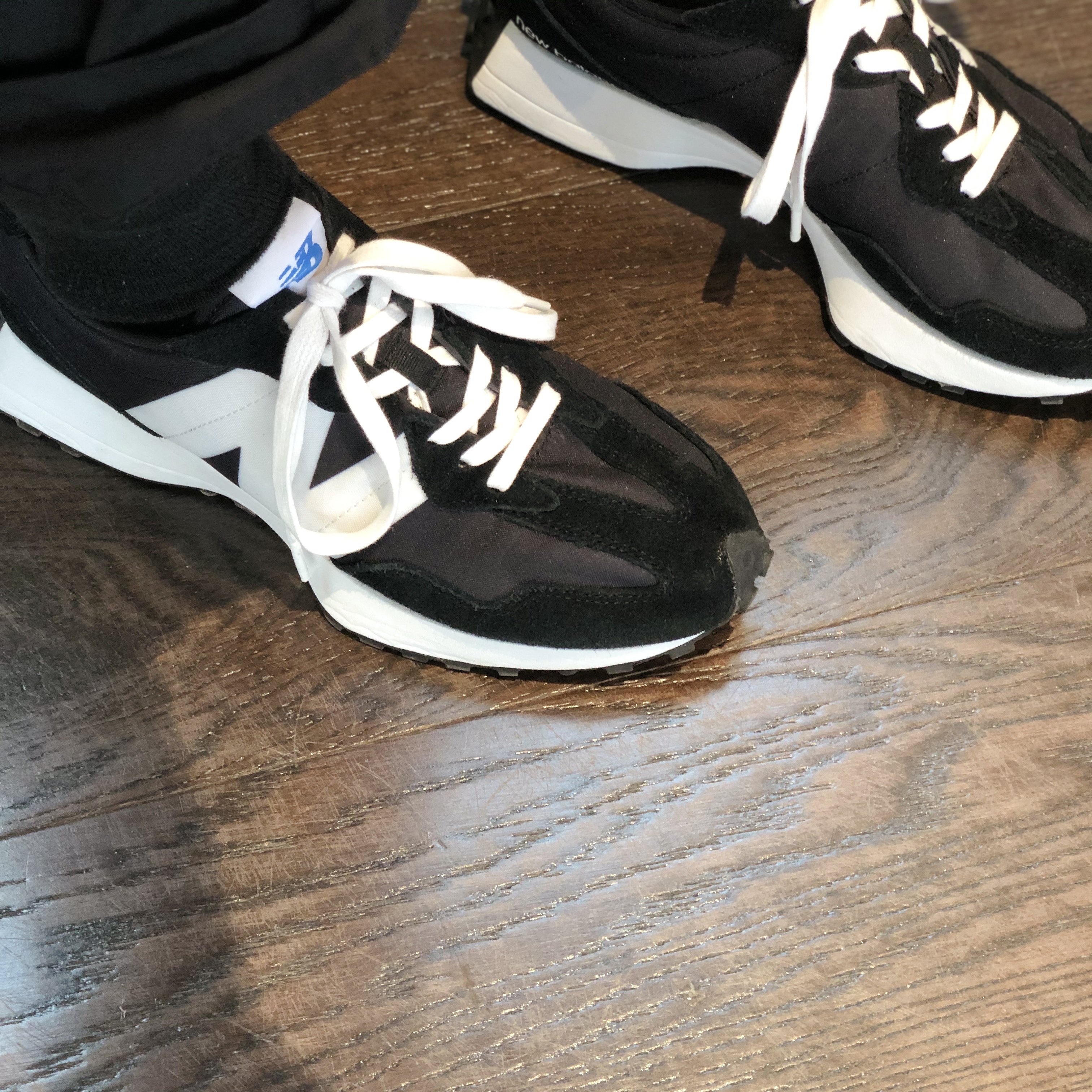 New Balance 327 Black 착용 스타일