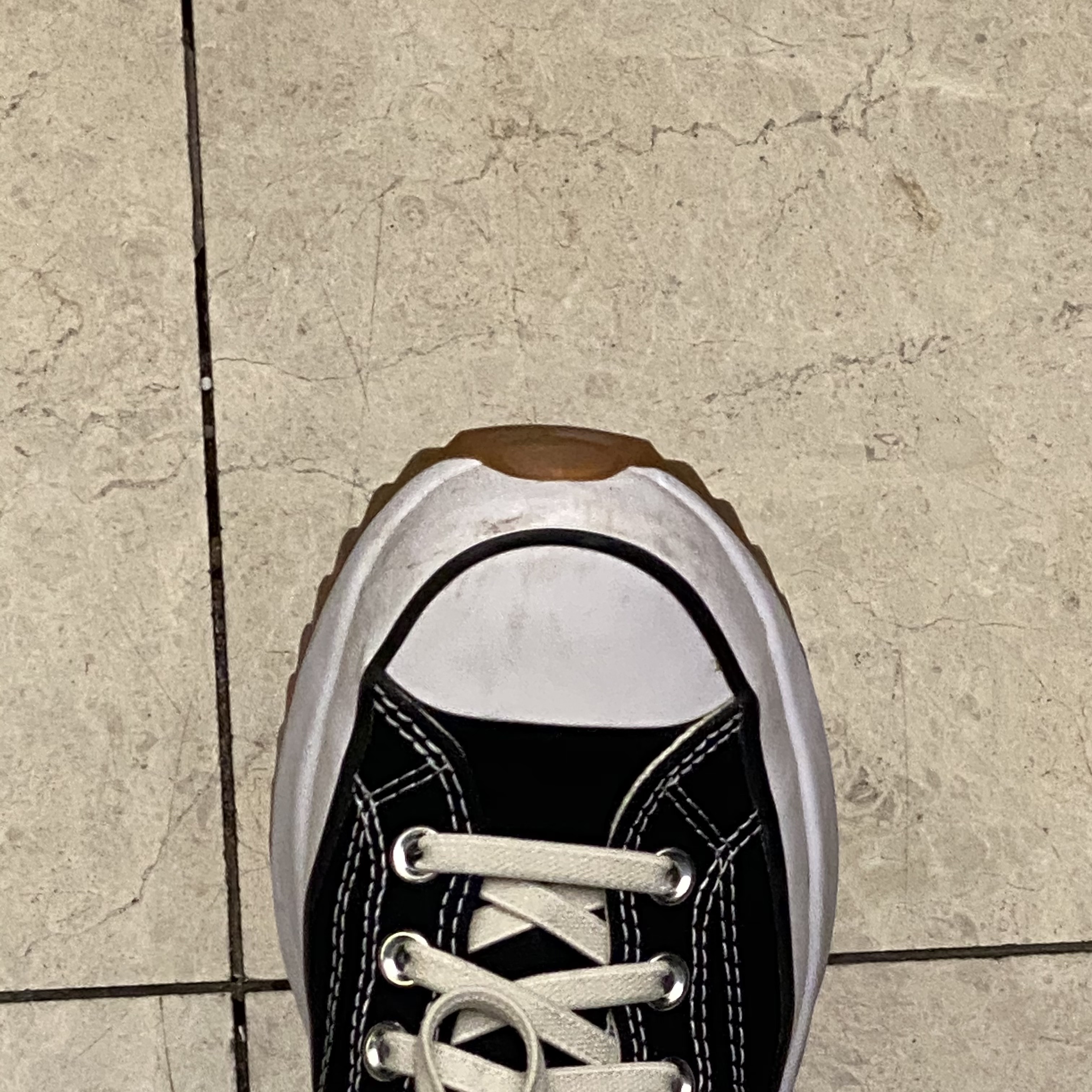 Converse Run Star Hike Hi Black White Gum 착용 스타일 - 1