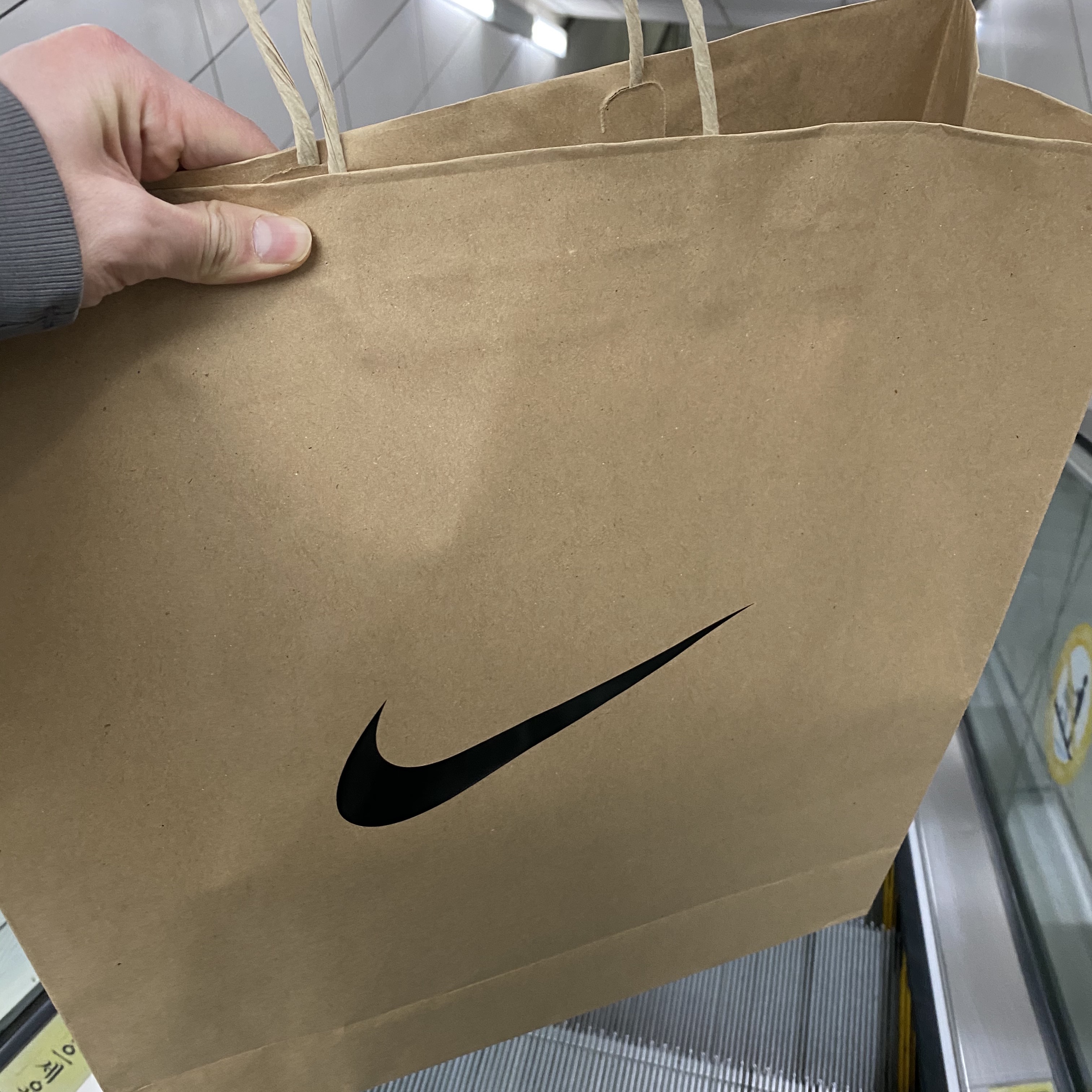 Jordan 1 Retro High OG Volt Gold 착용 스타일 - 2