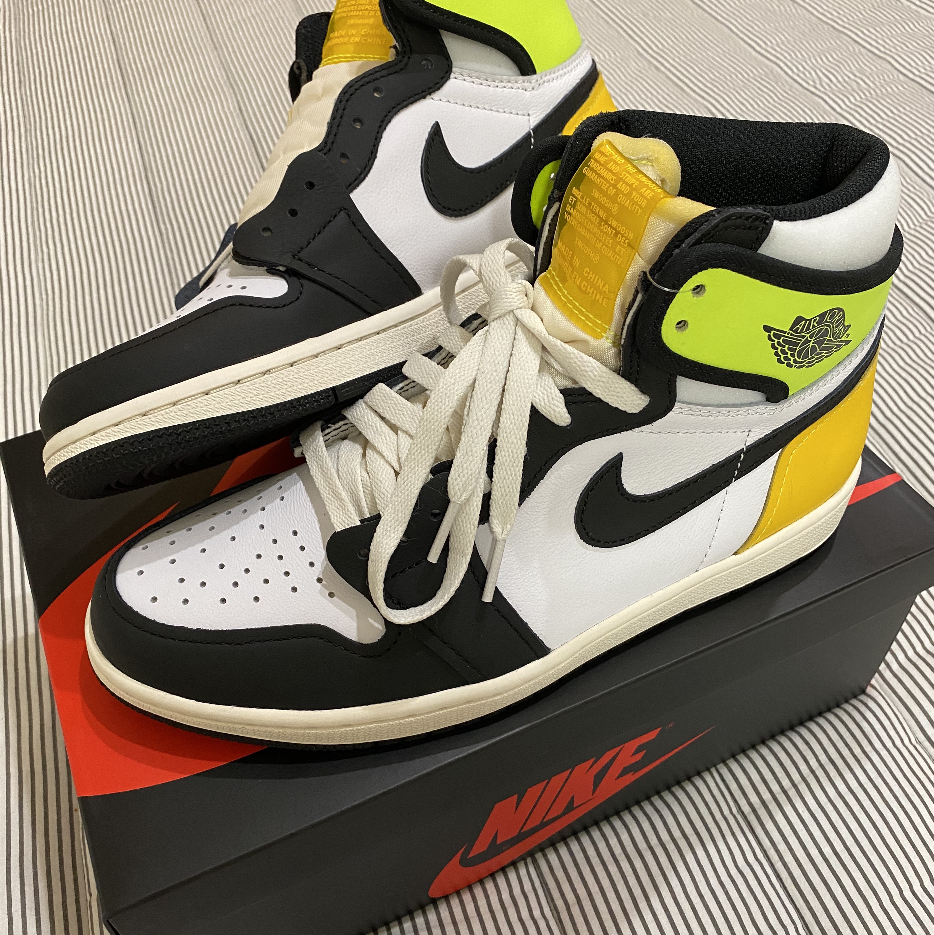 Jordan 1 Retro High OG Volt Gold 착용 스타일 - 2